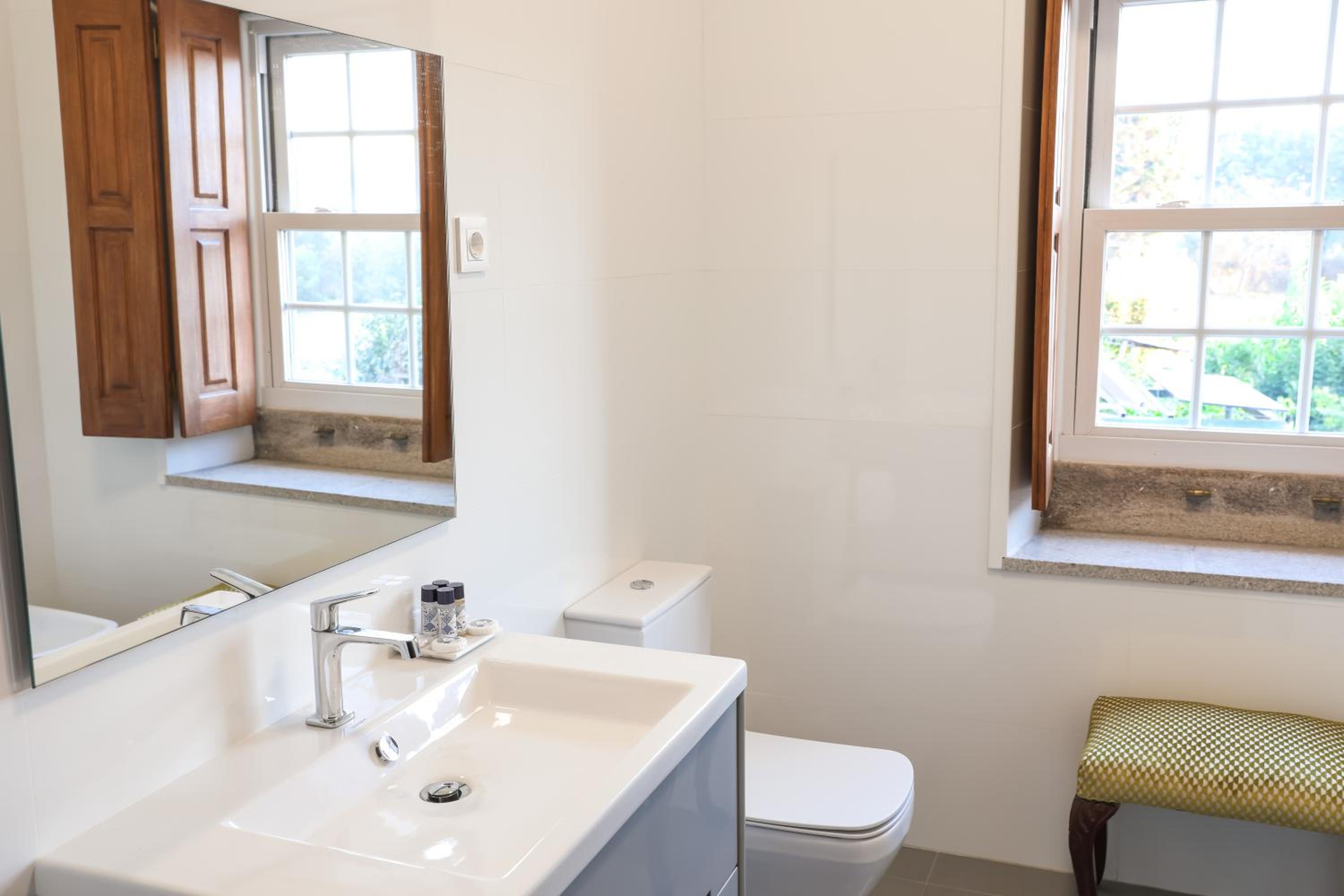 Deluxe Double Room with Balcony photo 3