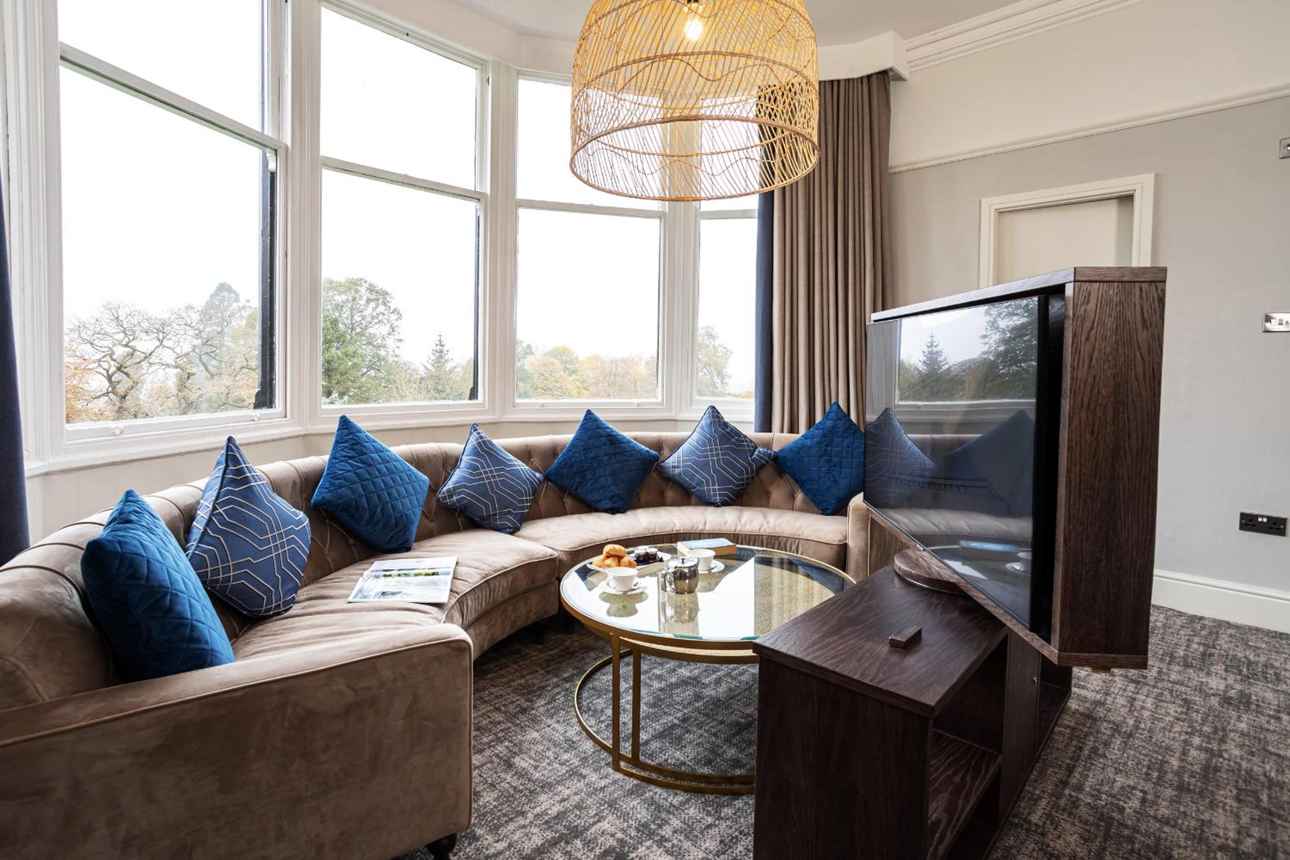 Executive Suite - Photo 2