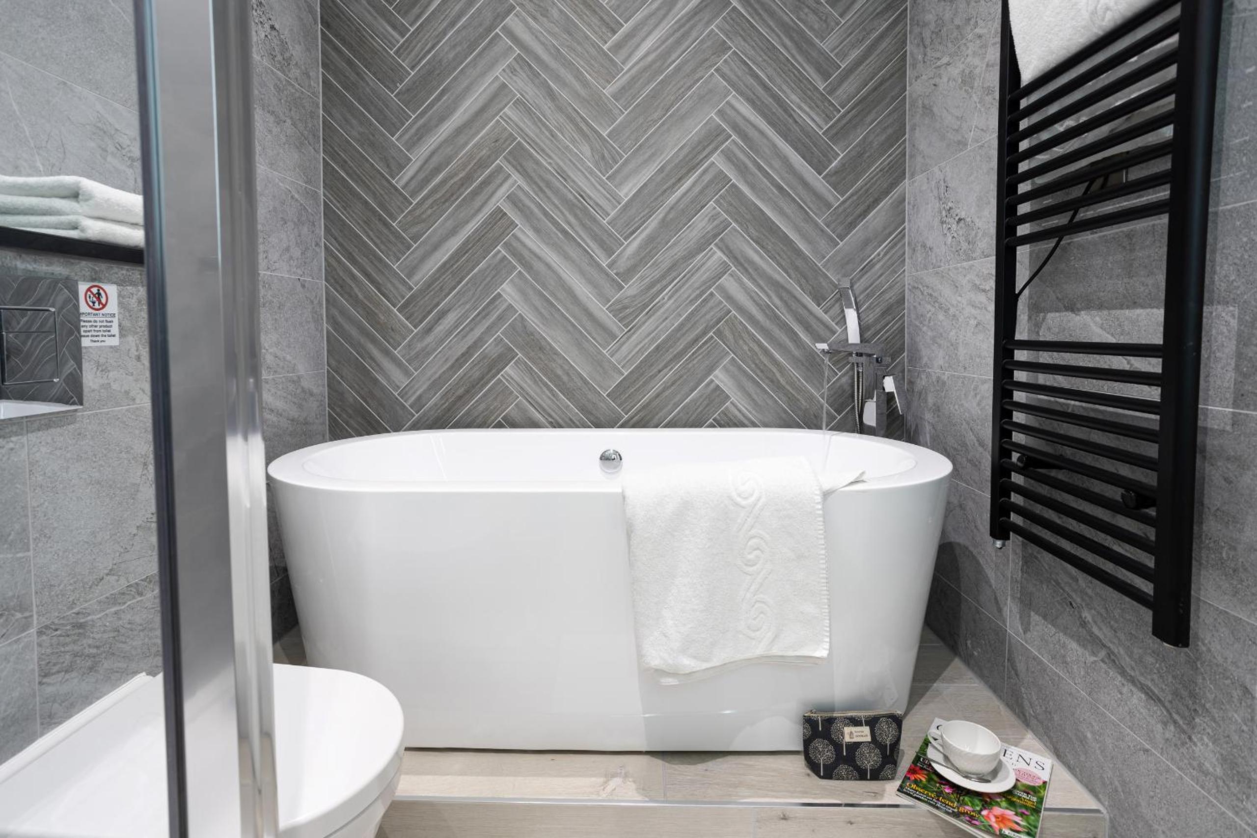 Executive Suite - Photo 21