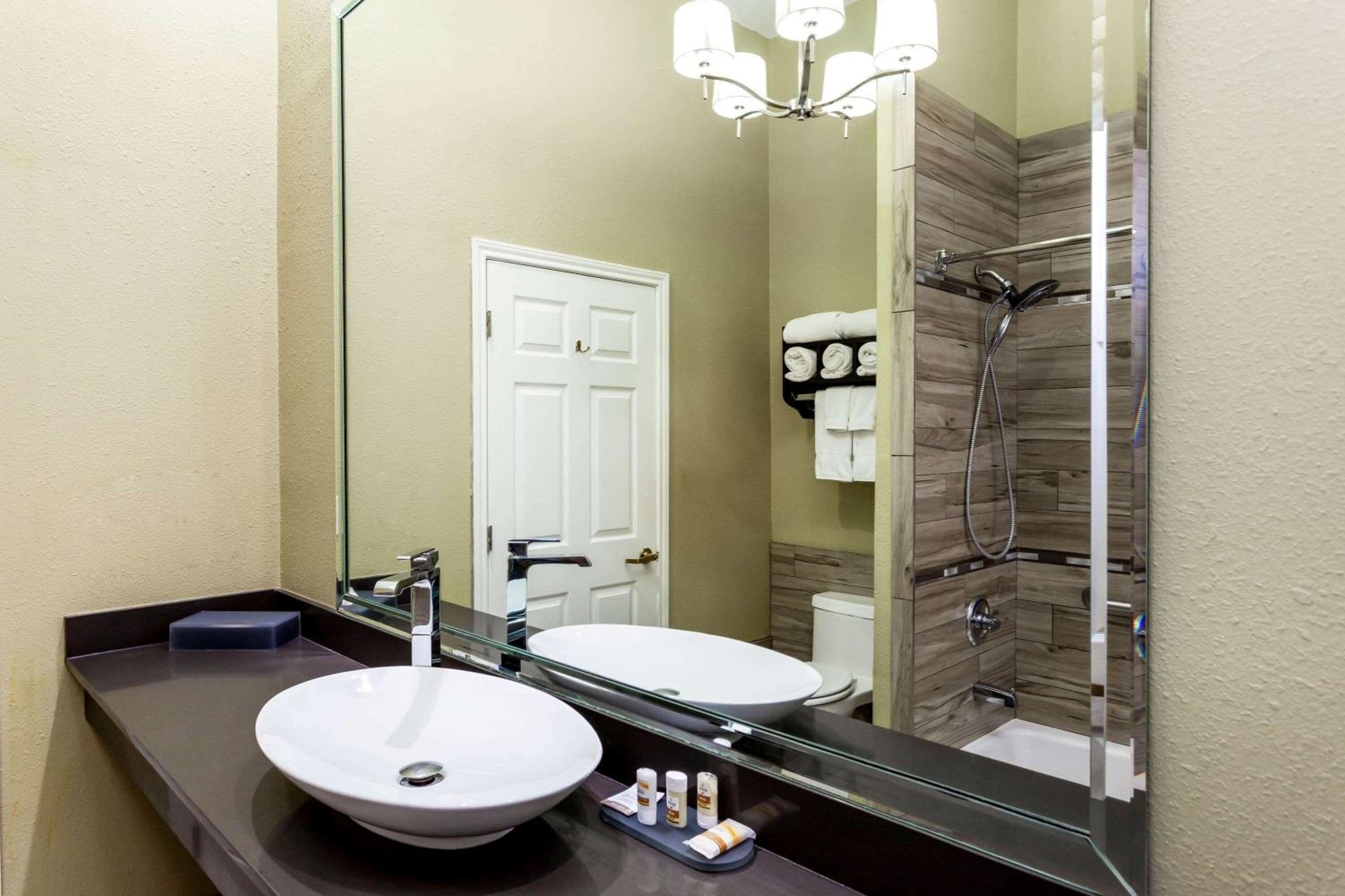 Deluxe Queen Room with Two Queen Beds - Photo 1