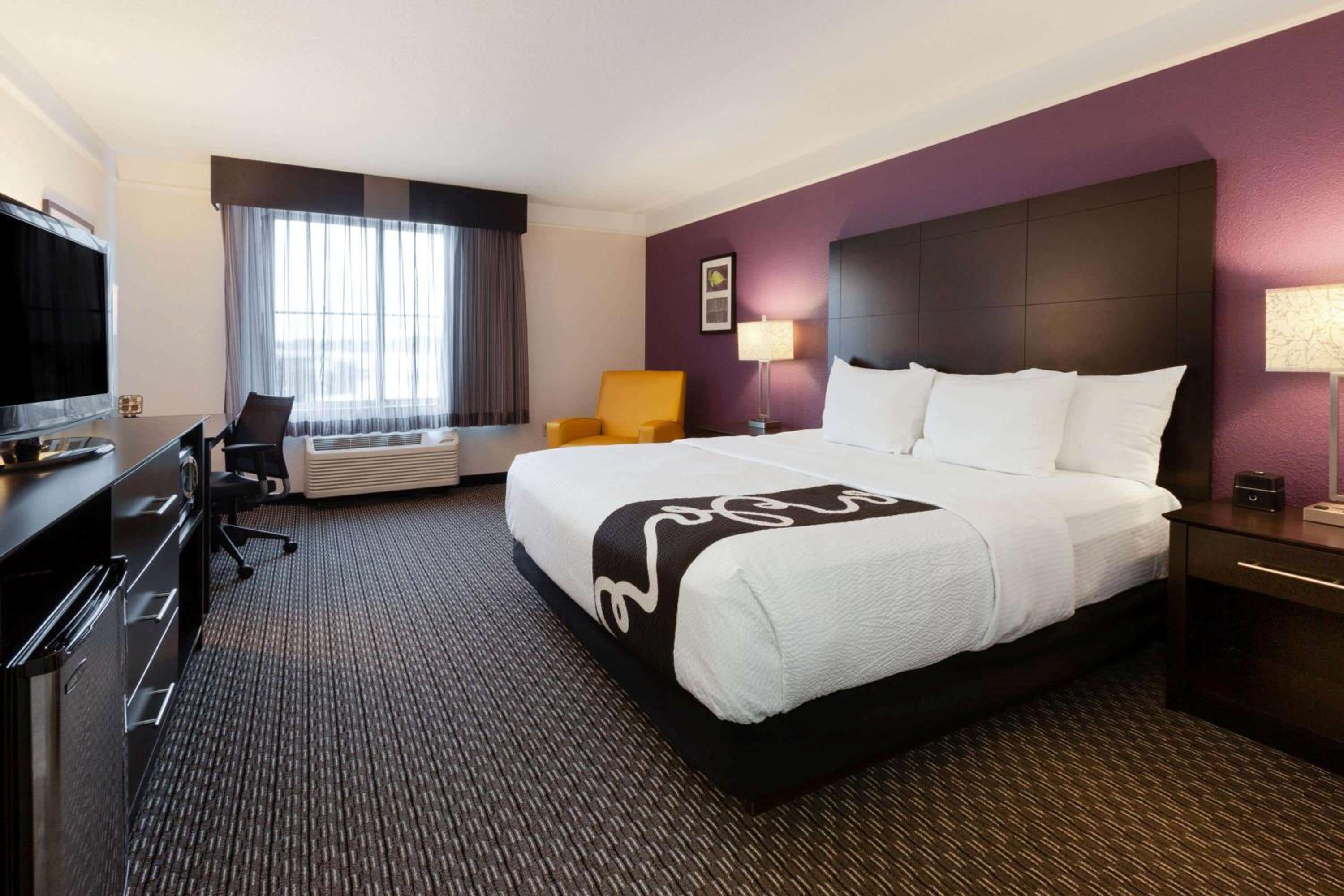 King Room with Sofa Bed photo 2