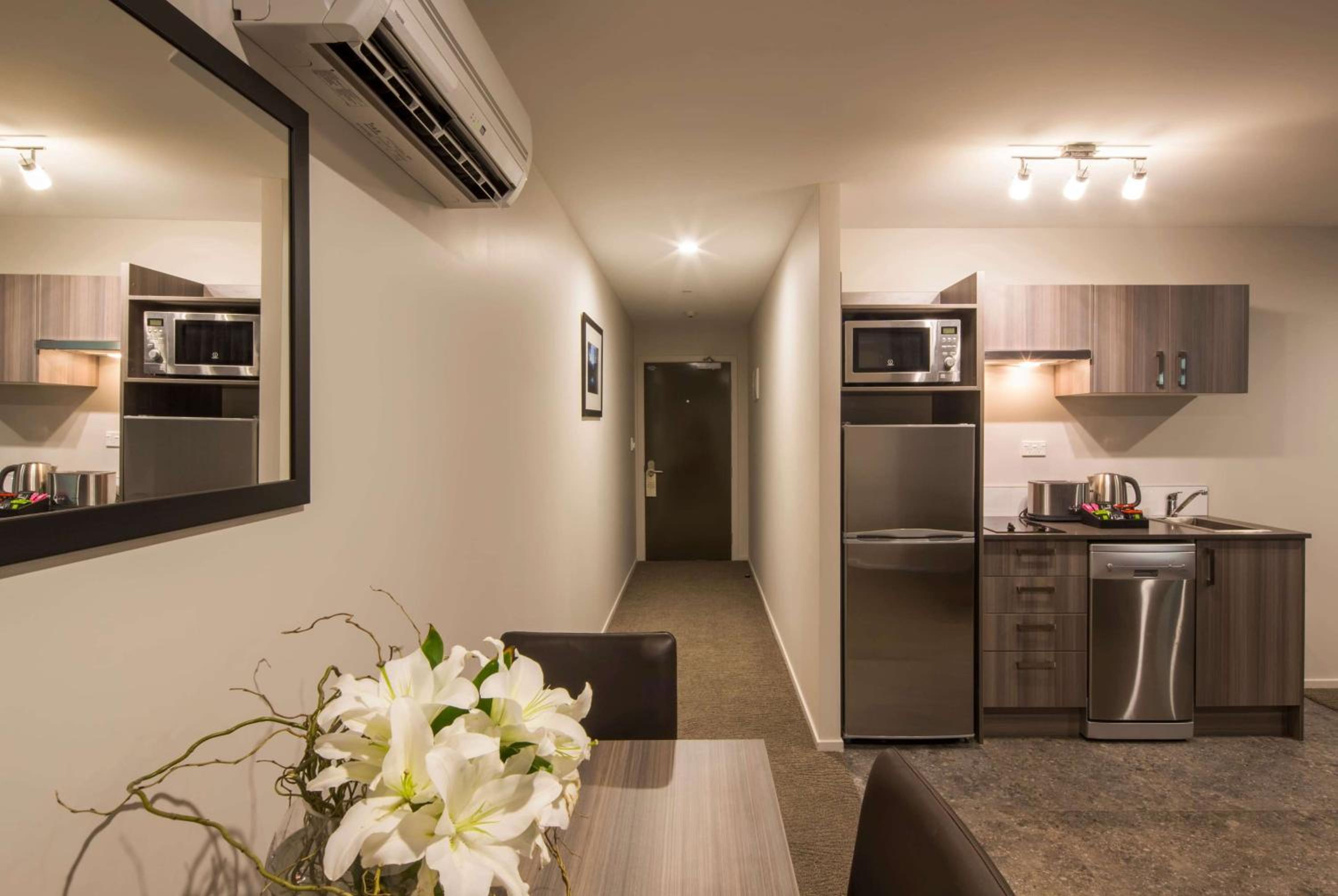 One-Bedroom Apartment with King Bed photo 2