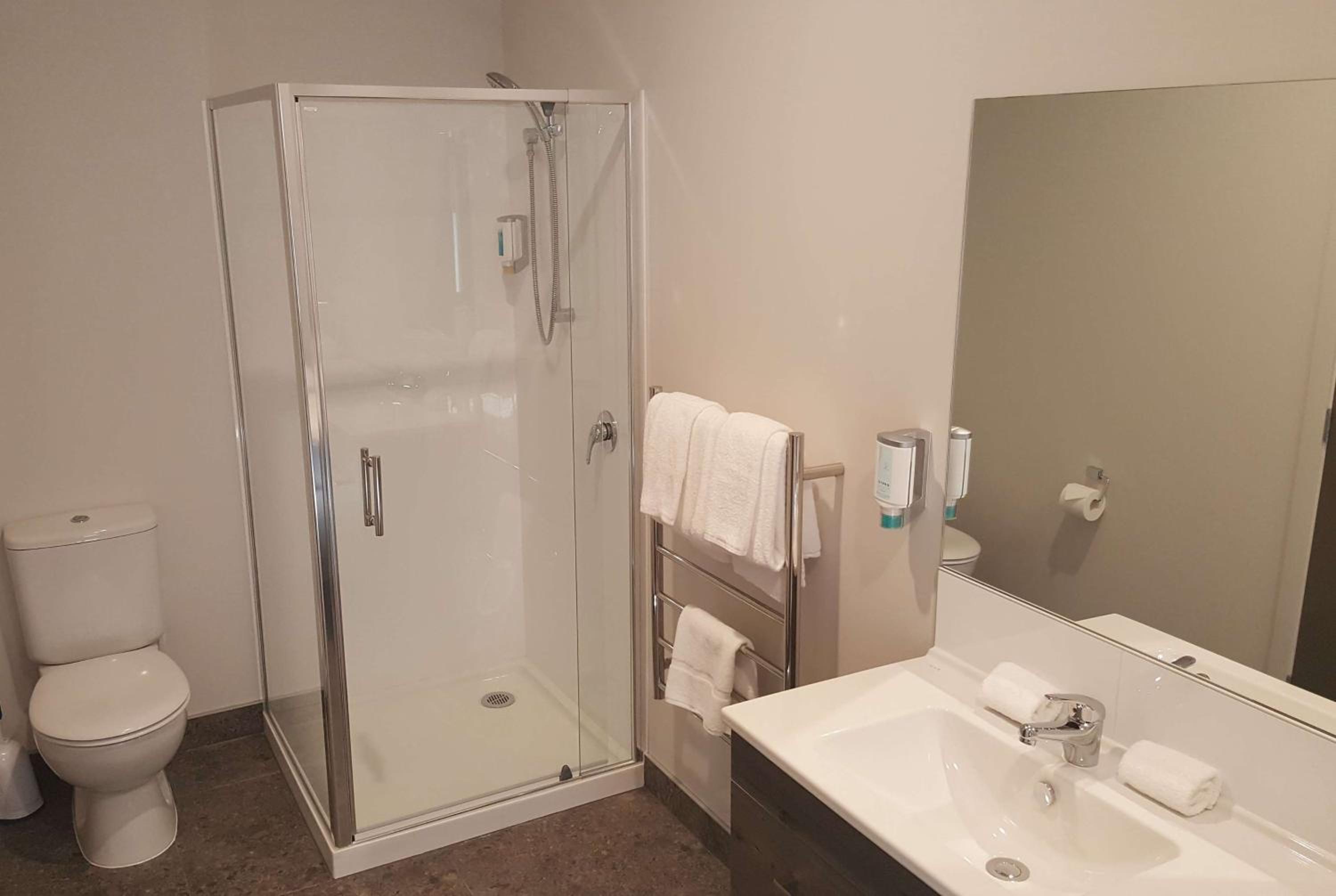 Three-Bedroom Apartment with Three King Beds photo 3