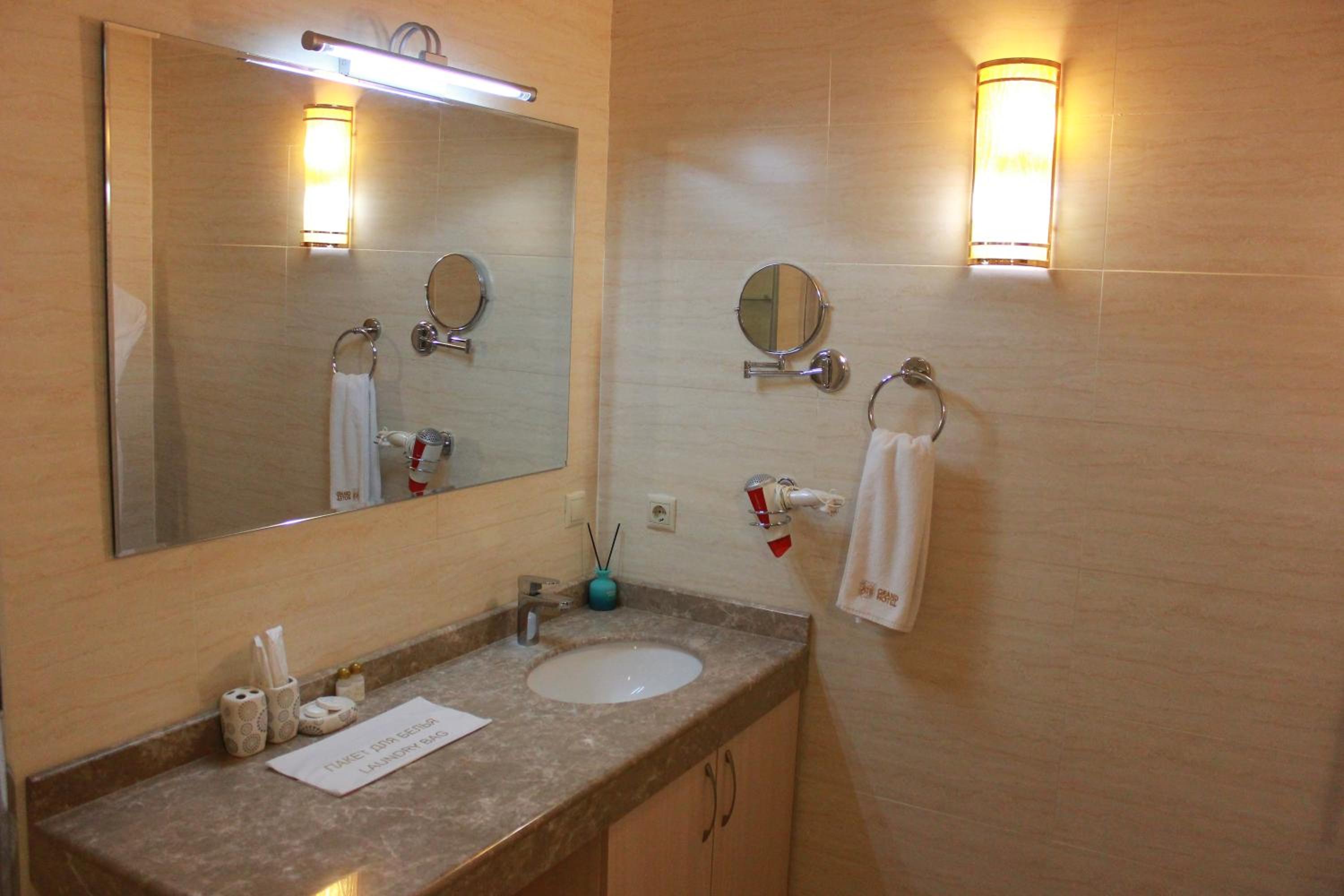 Two-Bedroom Suite photo 3