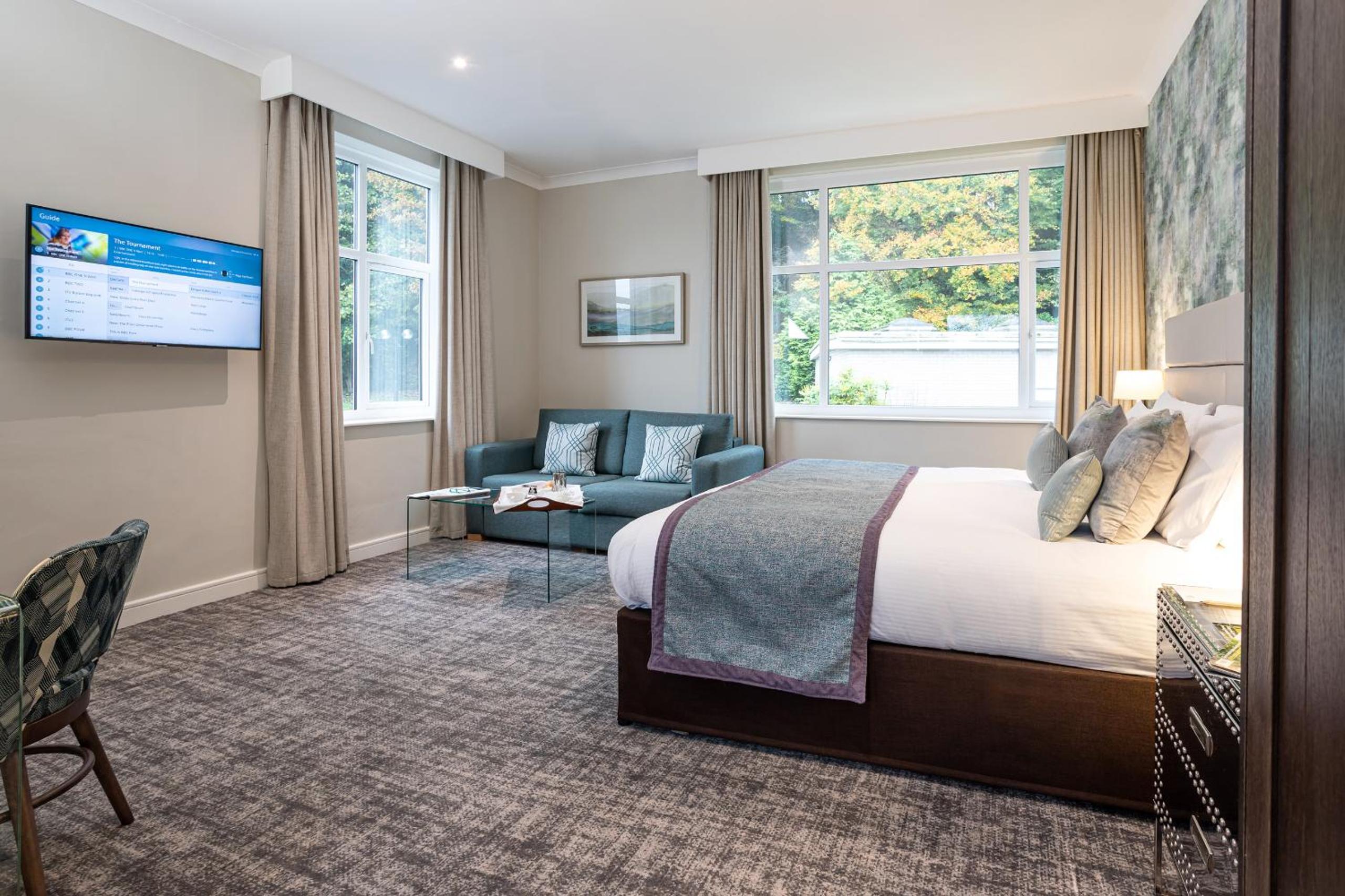 Junior Suite with Sofa Bed - Photo 1
