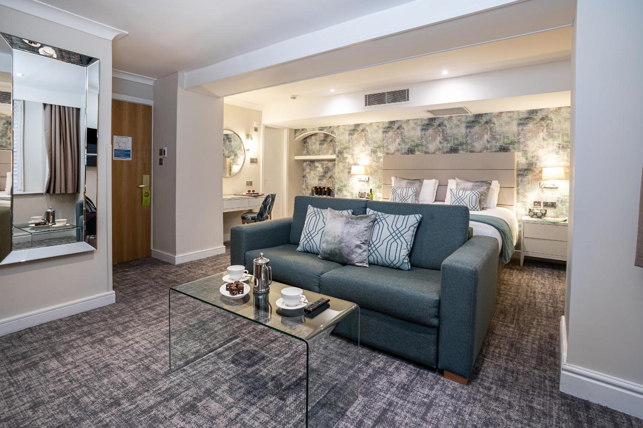 Executive Suite - Photo 17