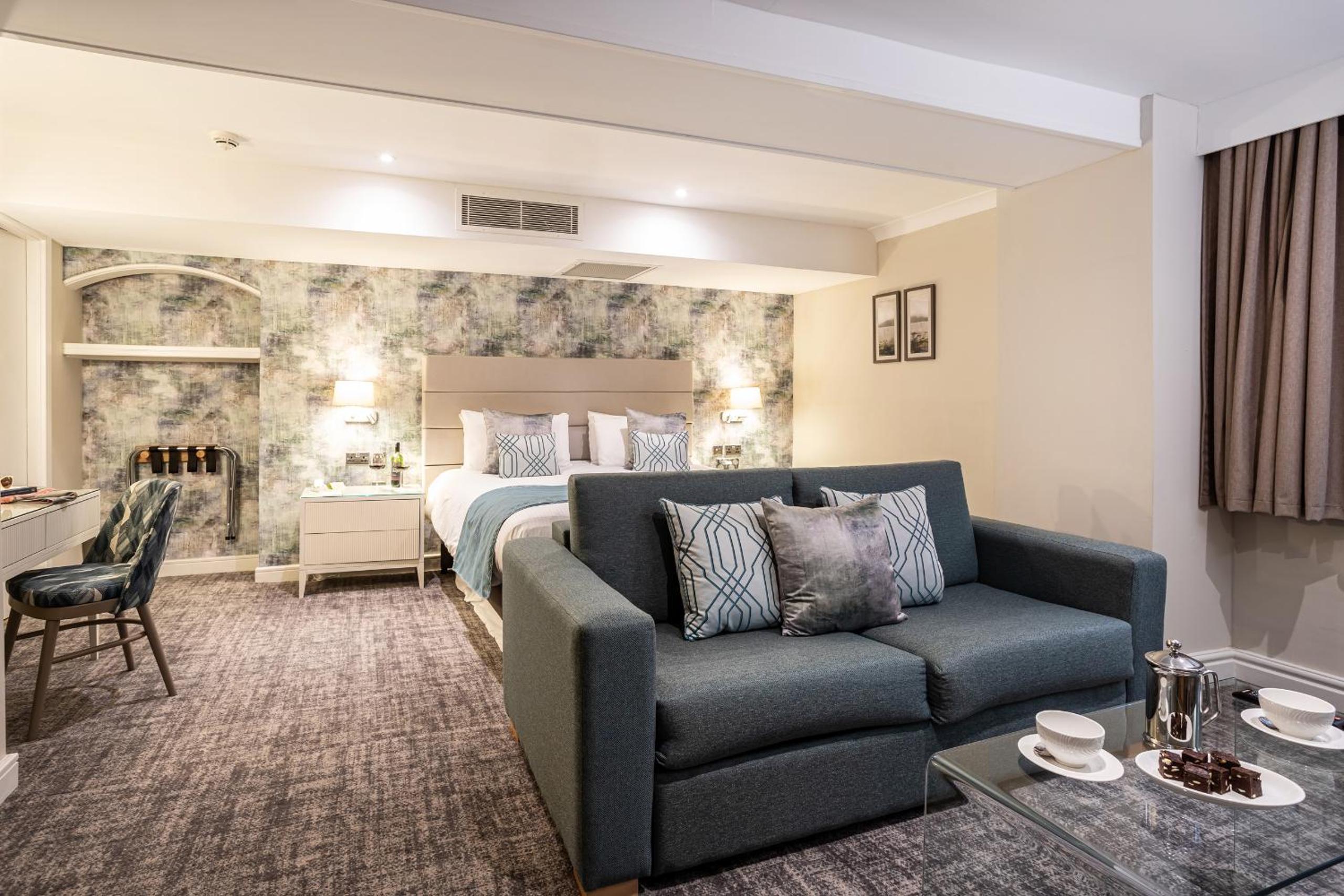 Junior Suite with Sofa Bed - Photo 8