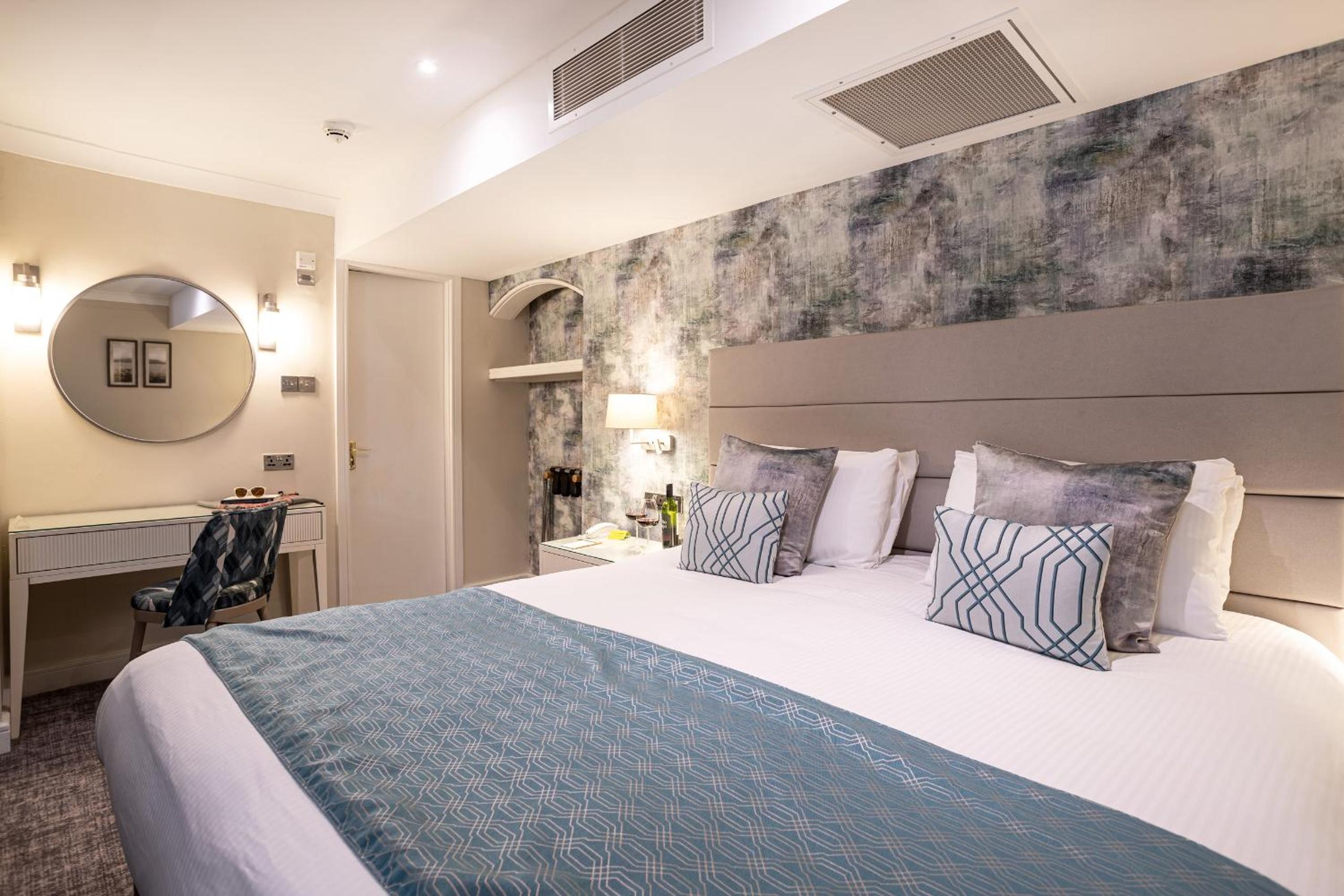 Junior Suite with Sofa Bed - Photo 5