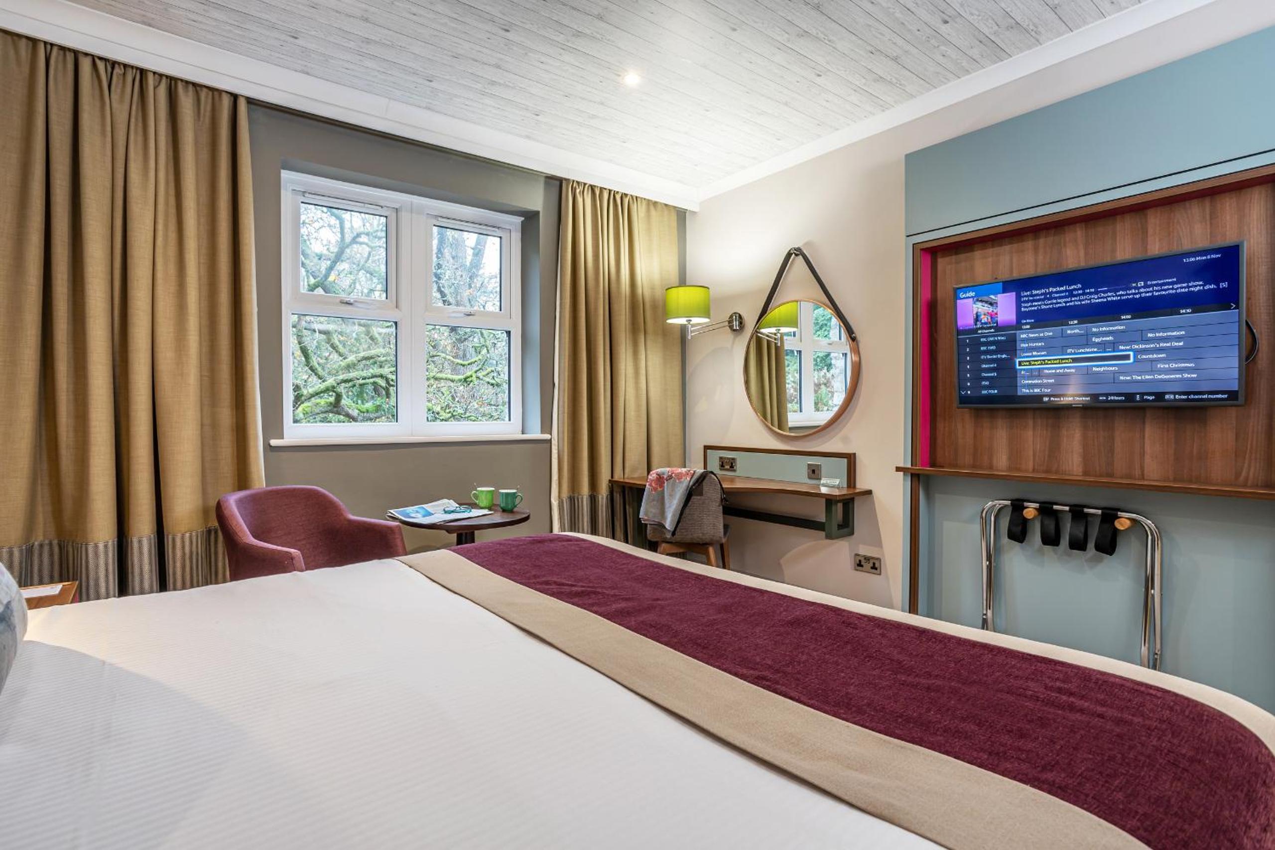 Standard King Room - Non-Smoking  - Photo 2