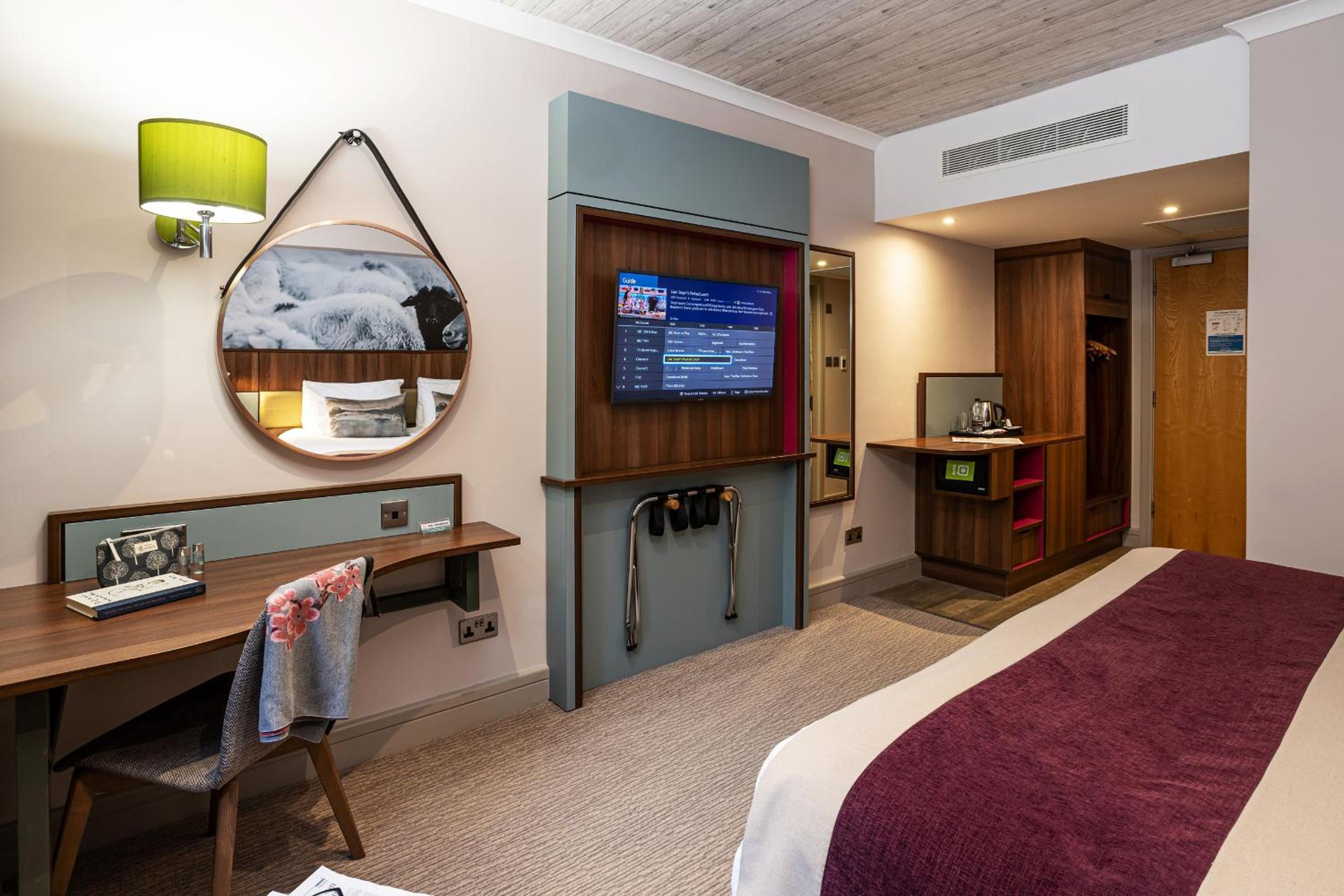 Standard King Room - Non-Smoking  - Photo 6