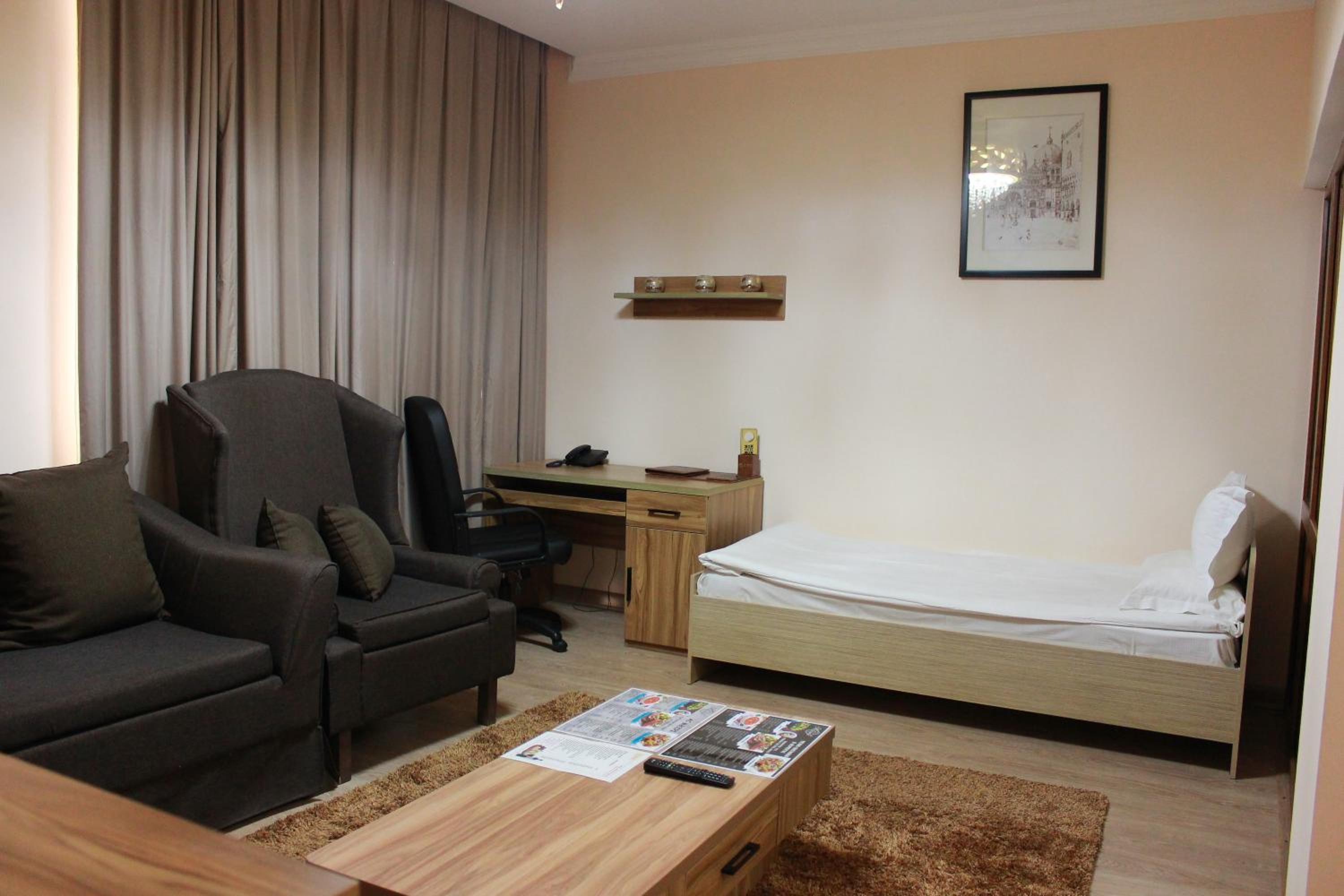 Deluxe Family Room photo 1
