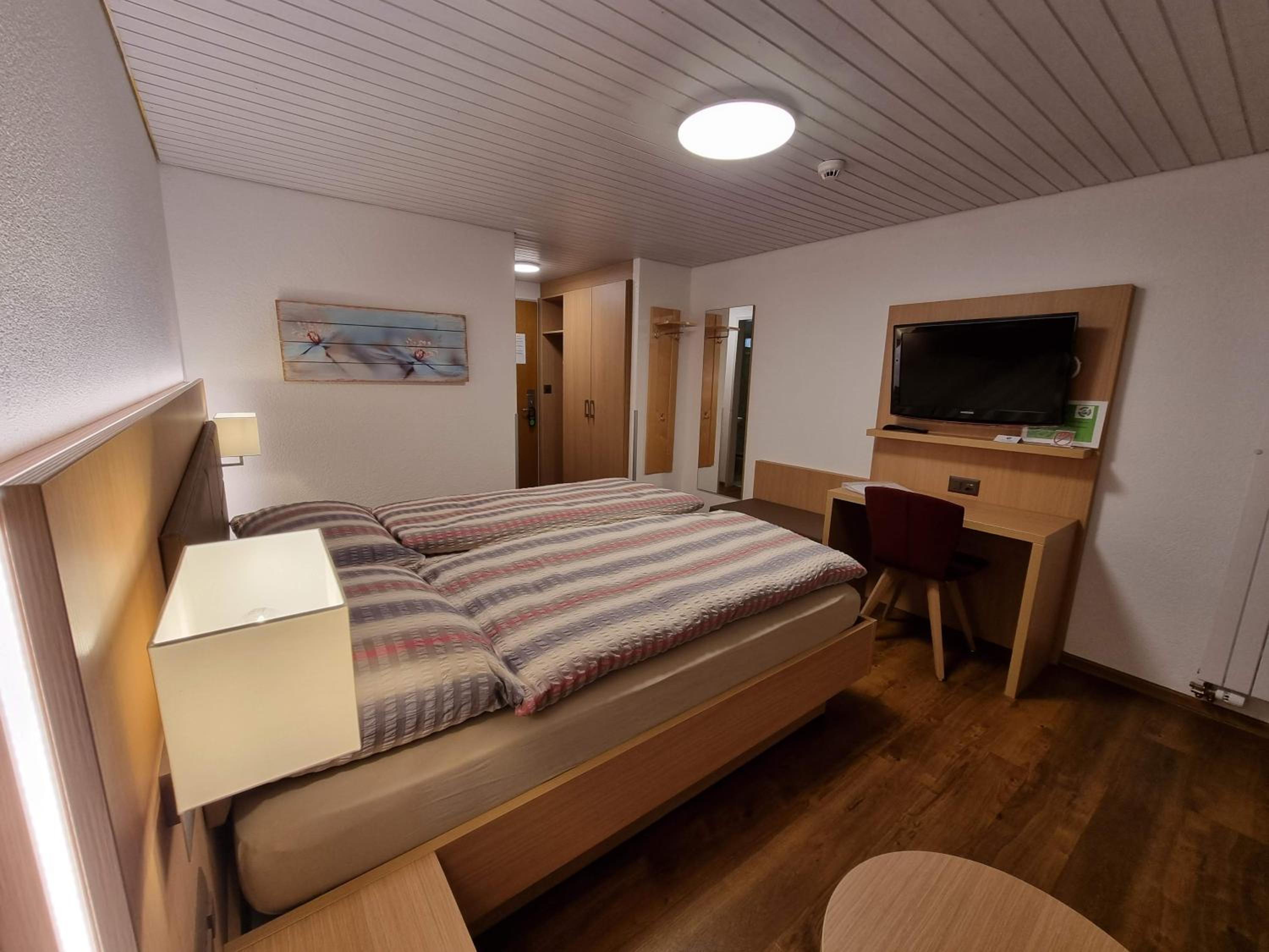 Modern Double Room with Balcony - Photo 1