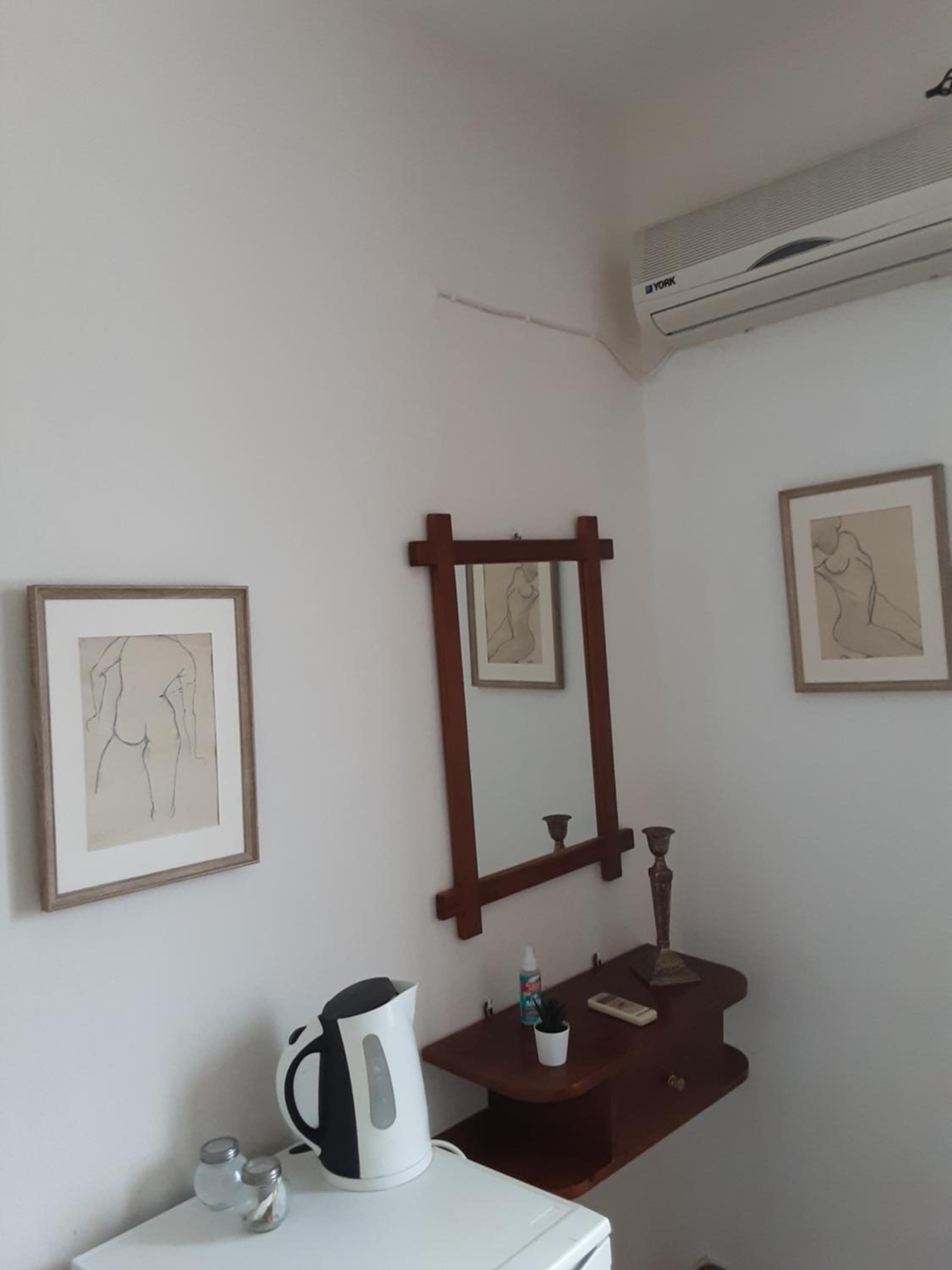 Double Room with Private Bathroom - Photo 3