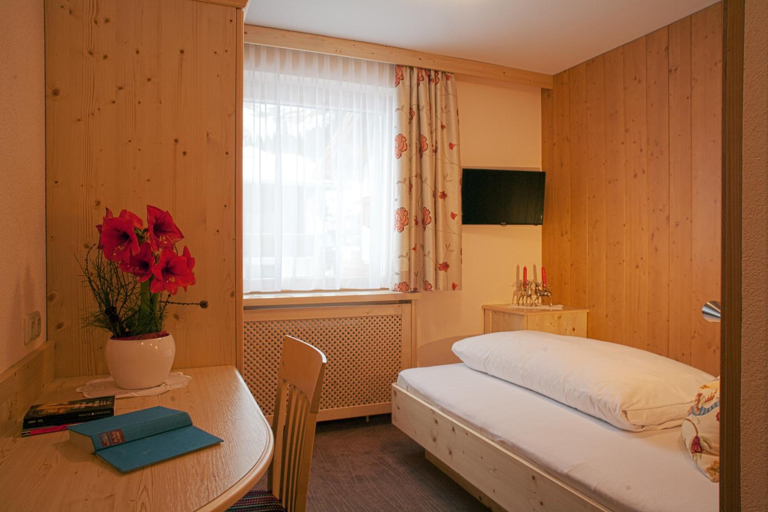 Single Room photo 2
