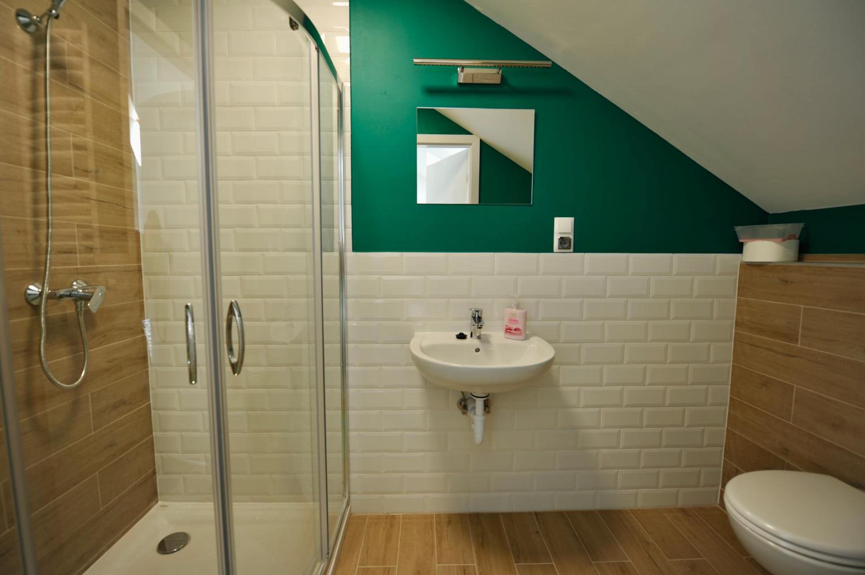 Small Double Room - Photo 8