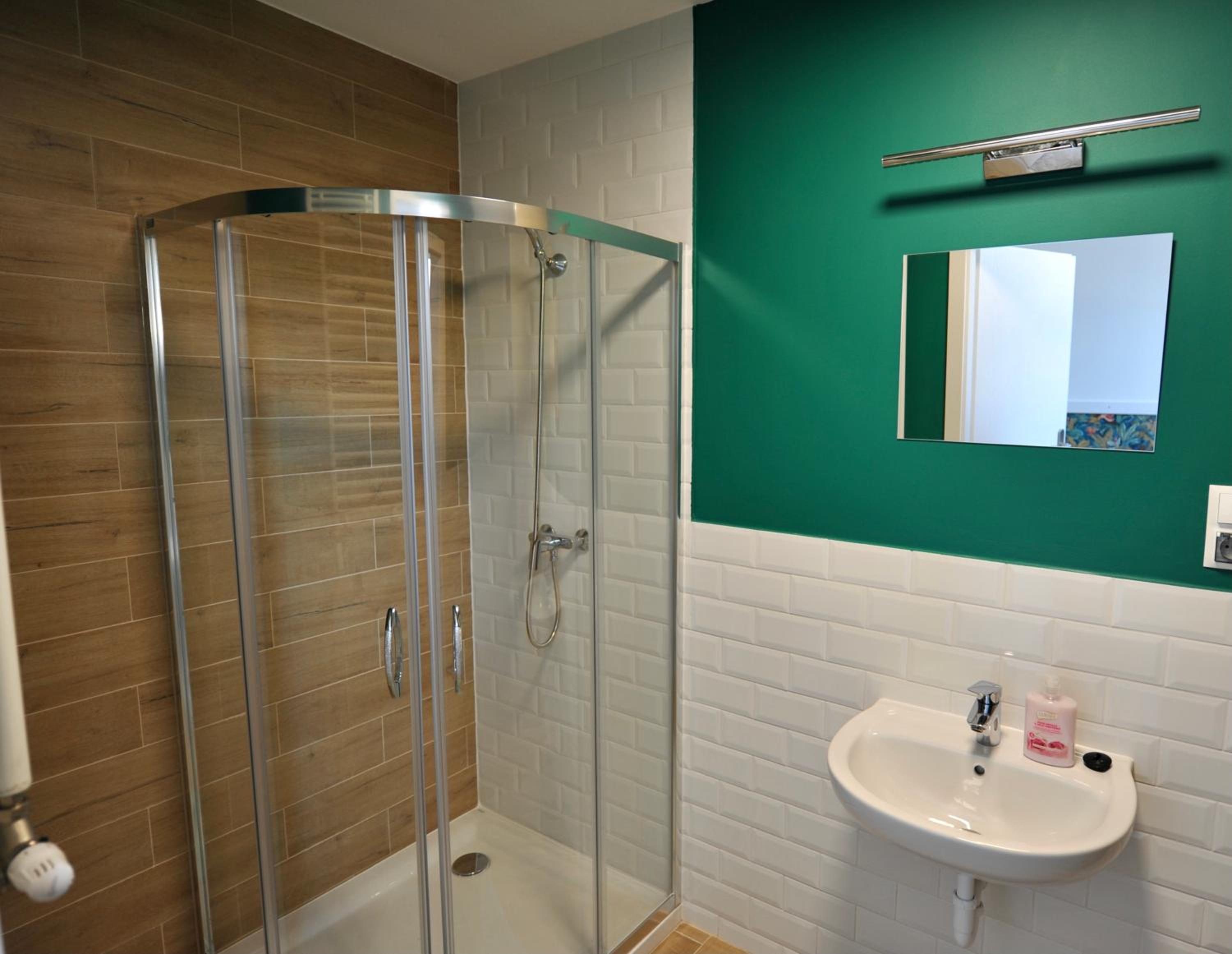 Small Double Room - Photo 6