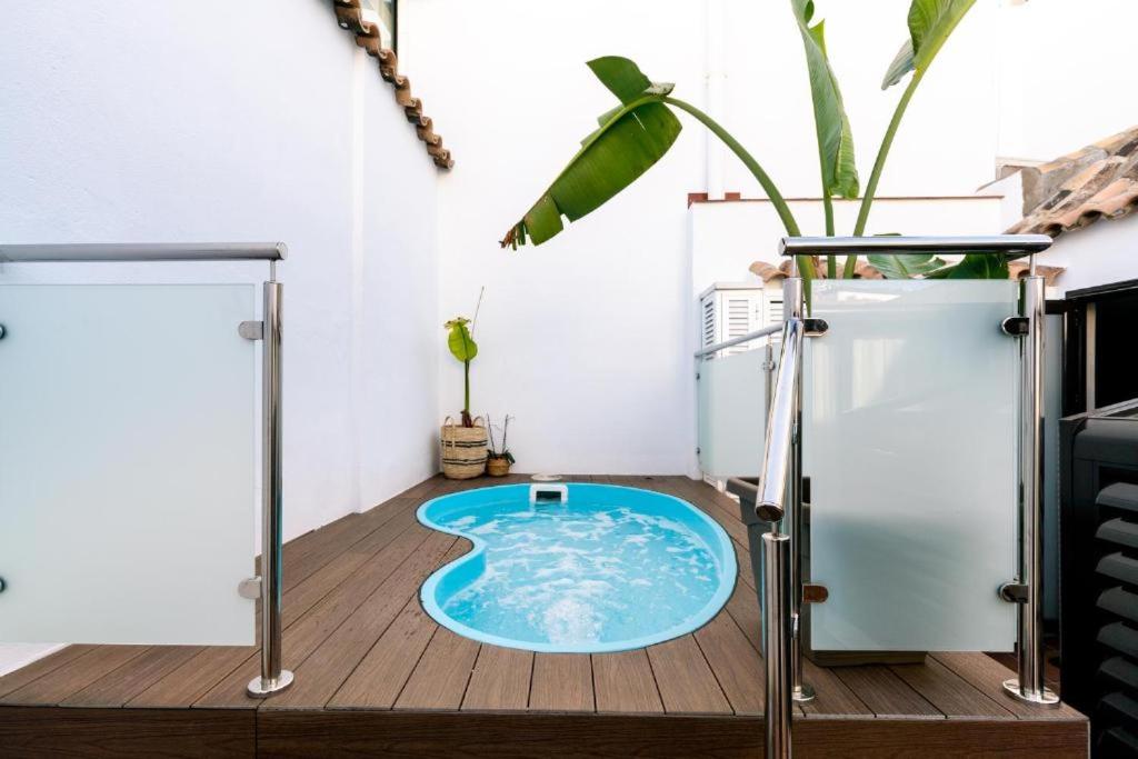 Suite with Private Pool - Photo 9