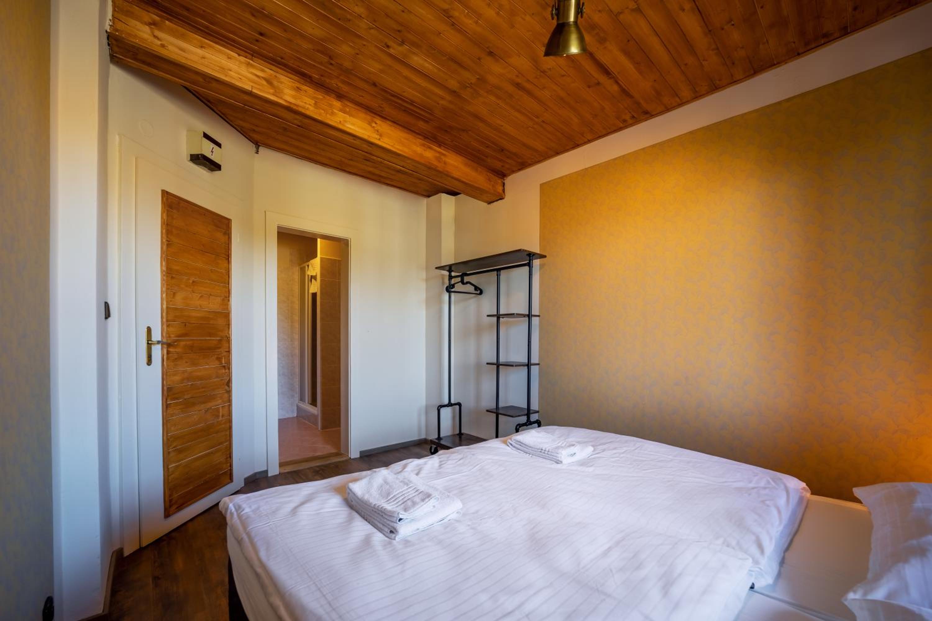 Double or Twin Room with Bathroom photo 2