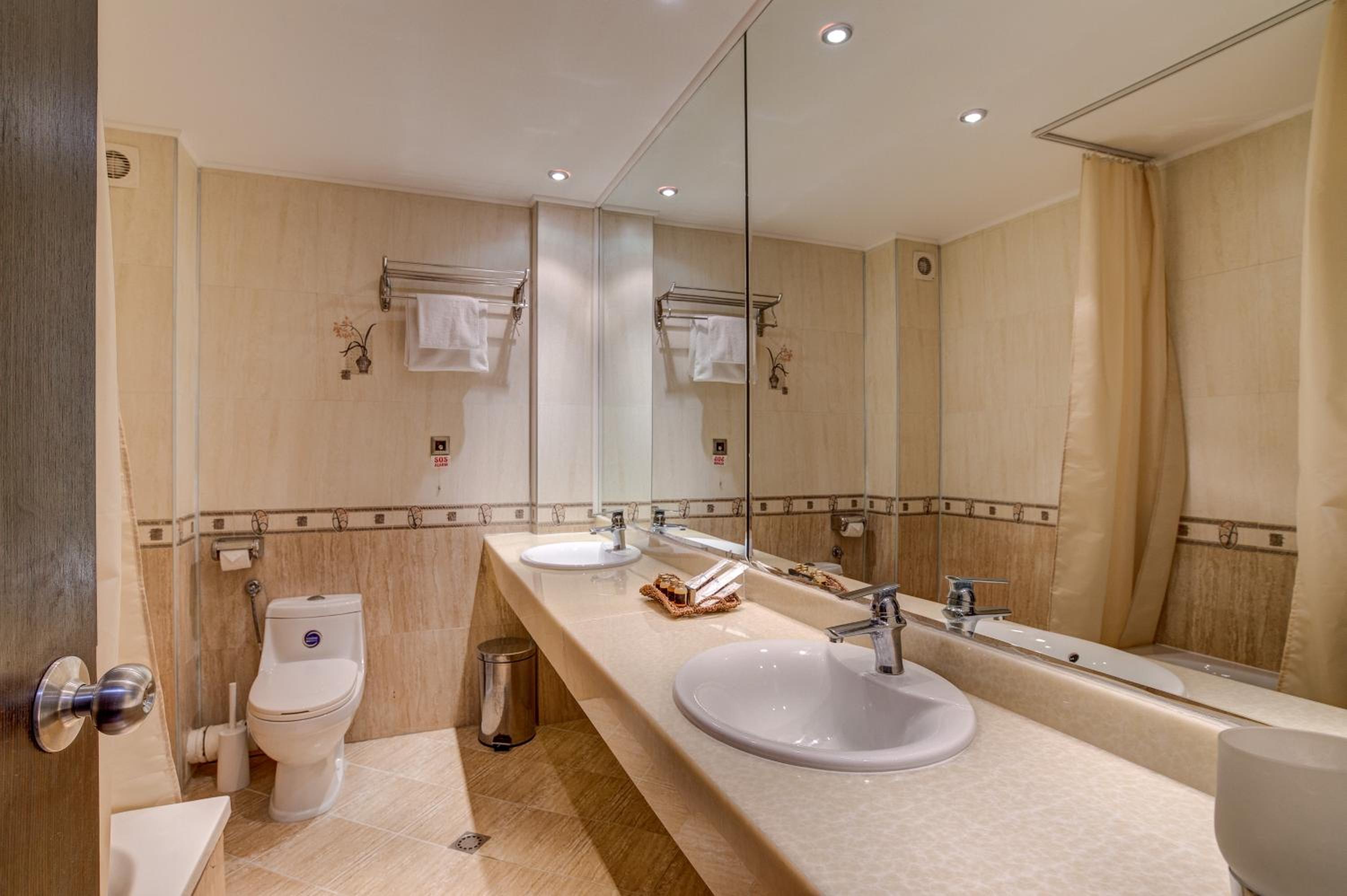 Deluxe Double or Twin Room (1 Adult + 2 Children) photo 3