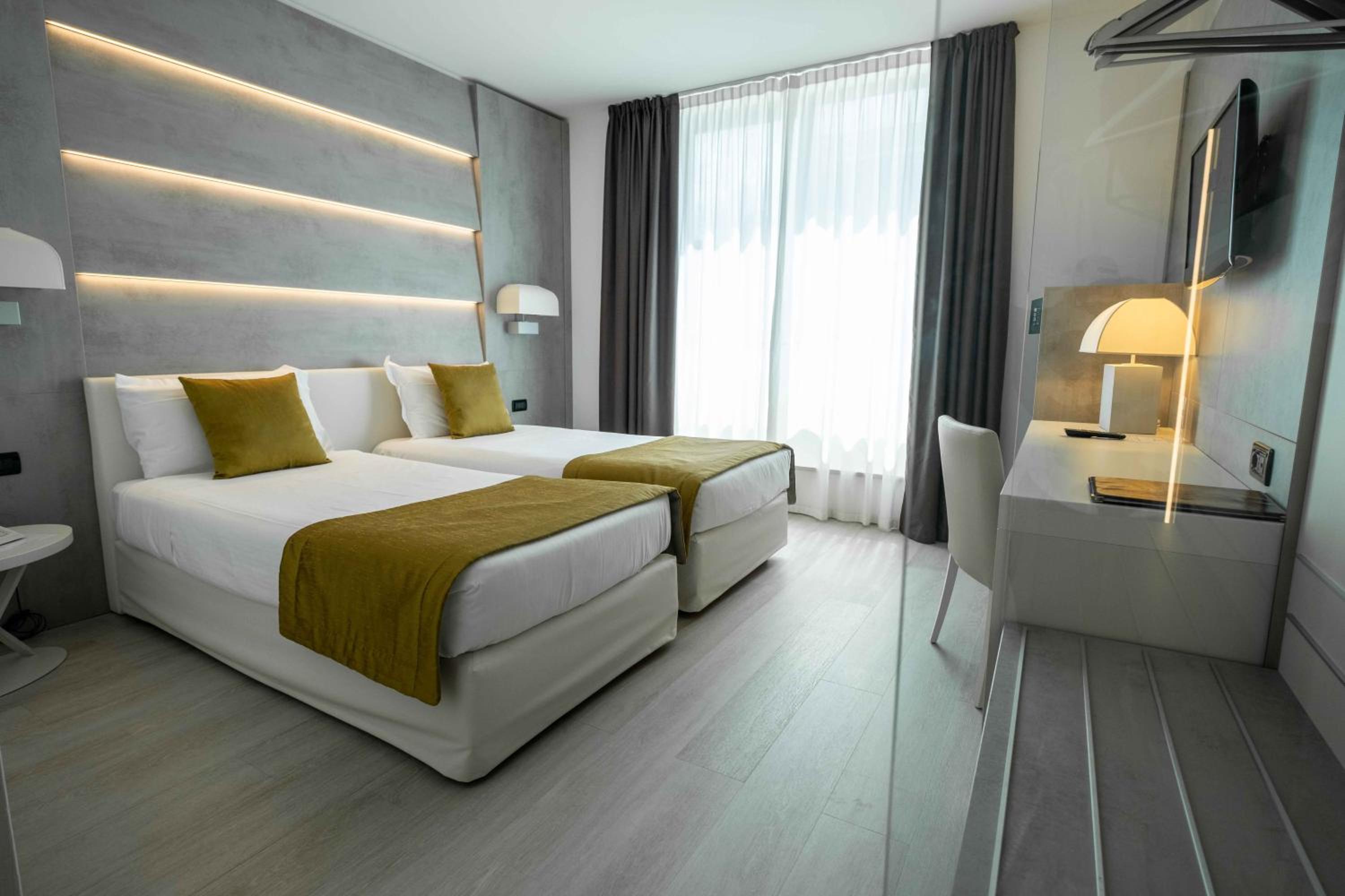 Deluxe Twin Room - Photo 2