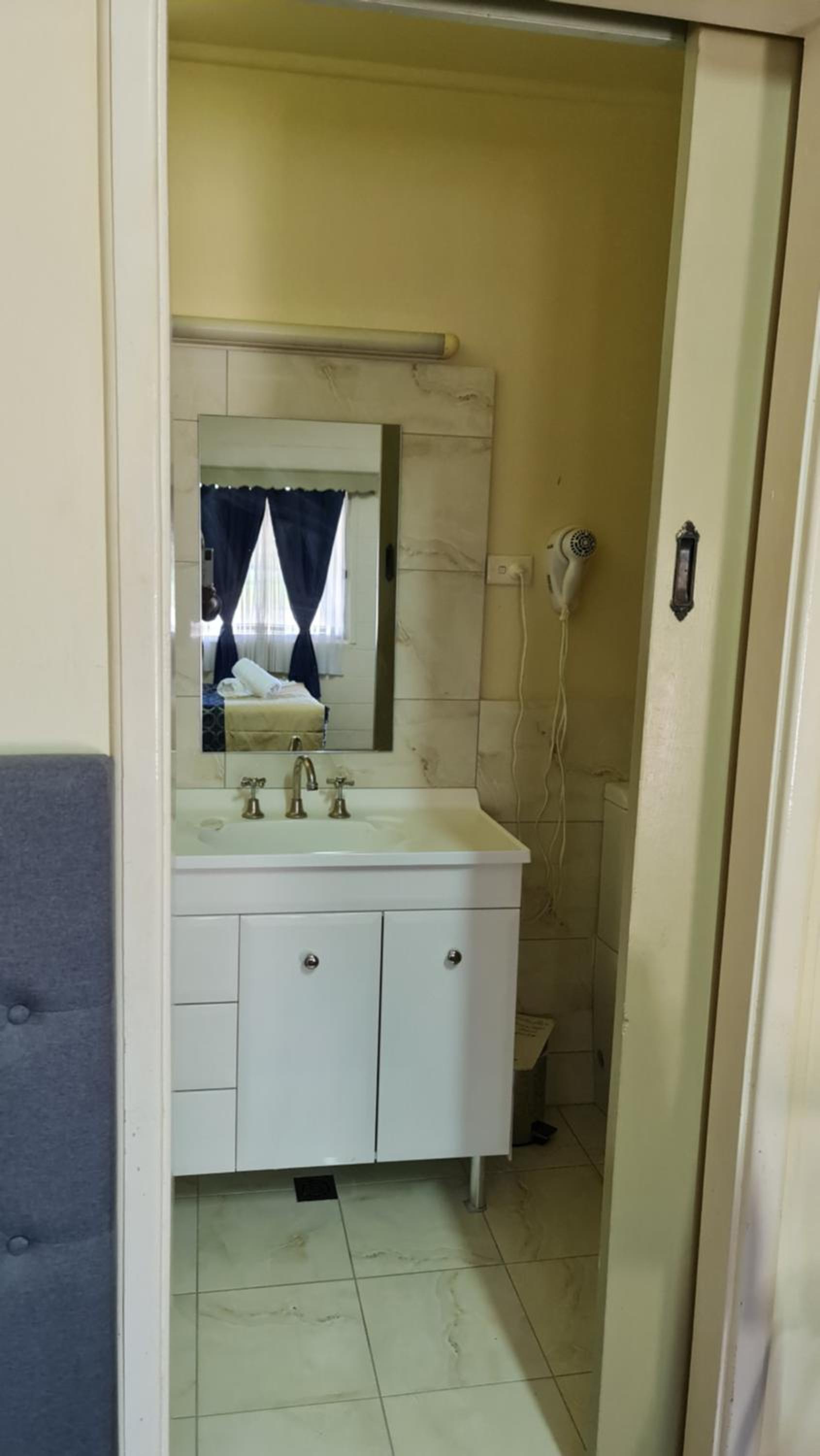 Deluxe Double Room (2 Adults + 1 Child) - Photo 12