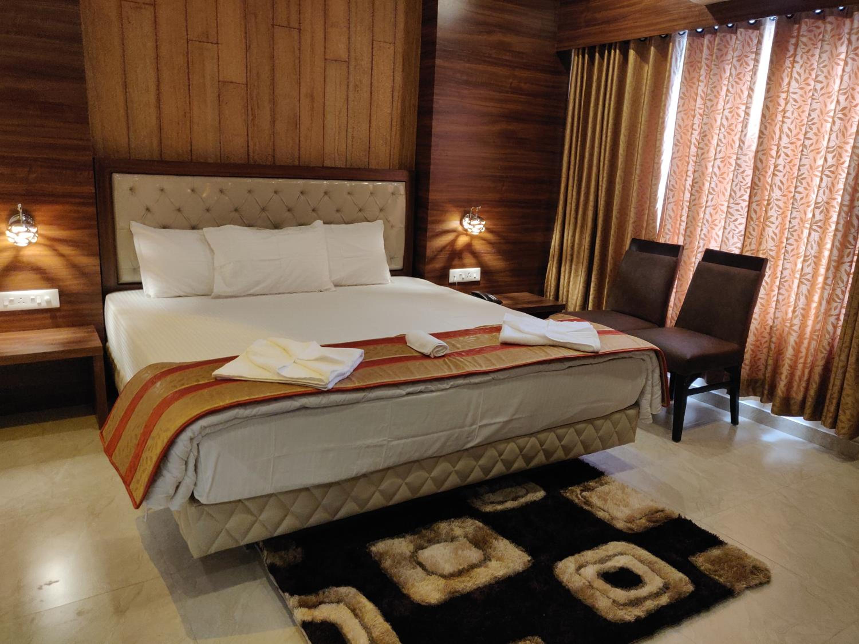 Deluxe Queen Room - Photo 3