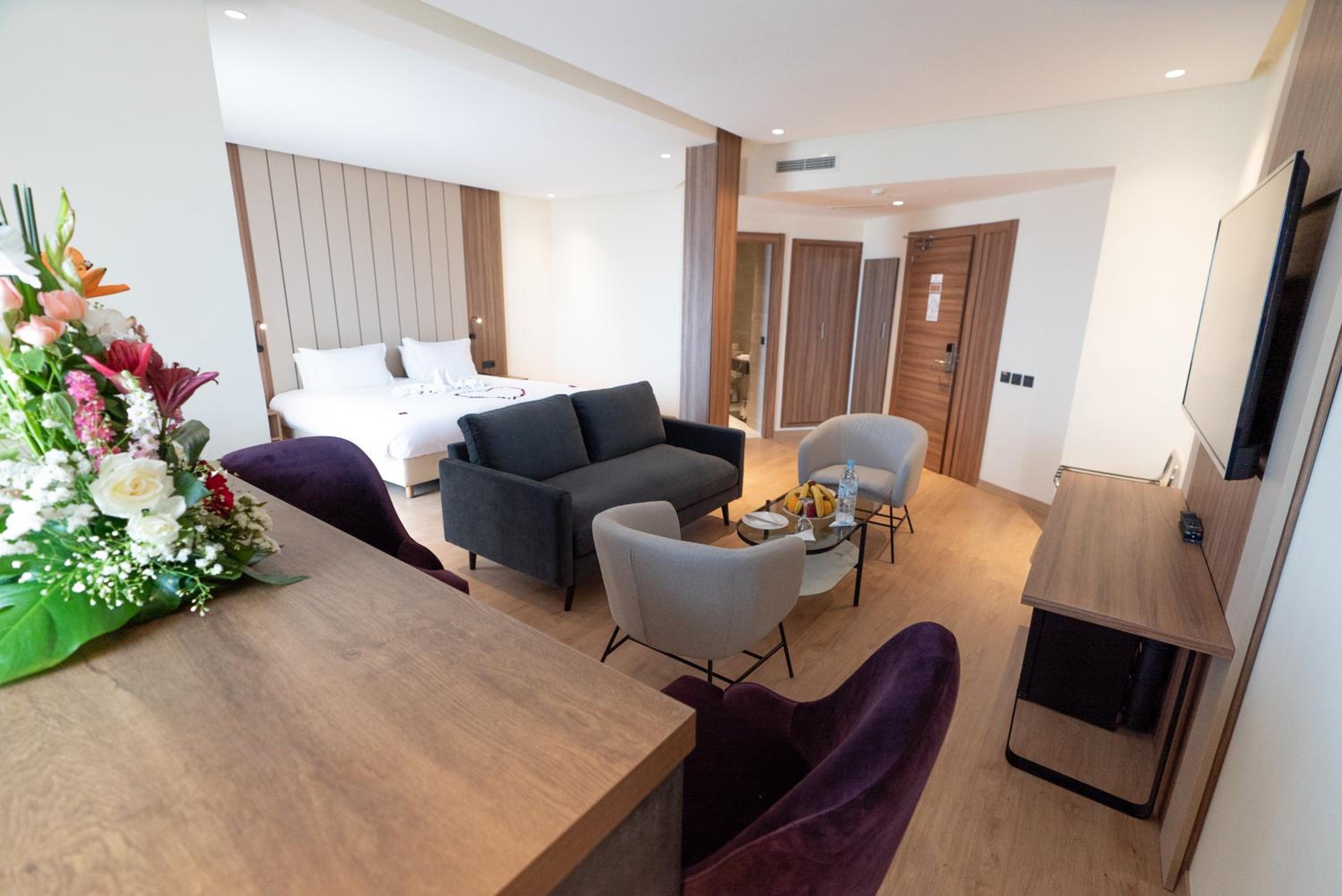 Suite with Balcony - Photo 3