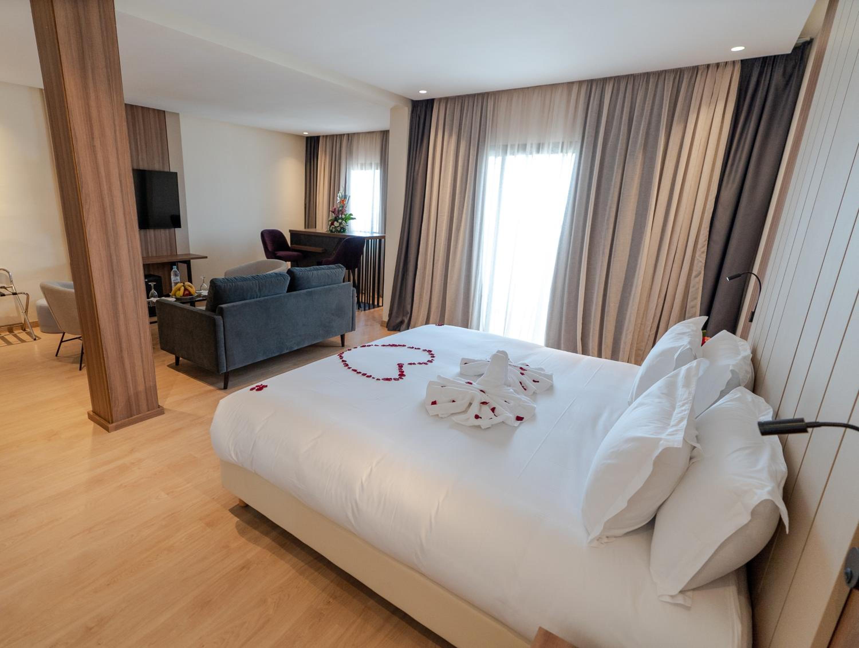 Suite with Balcony - Photo 2