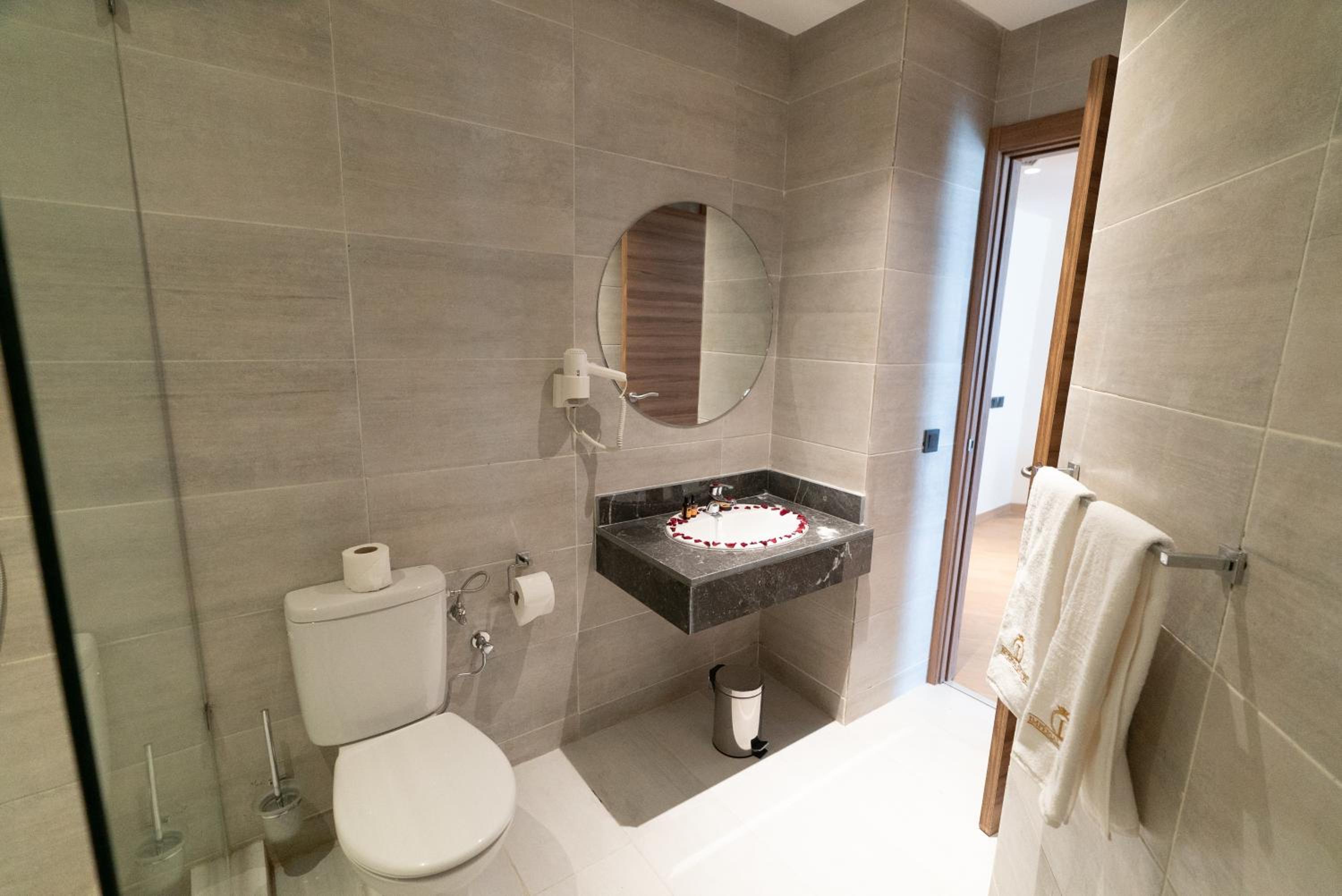 Suite with Balcony - Photo 5