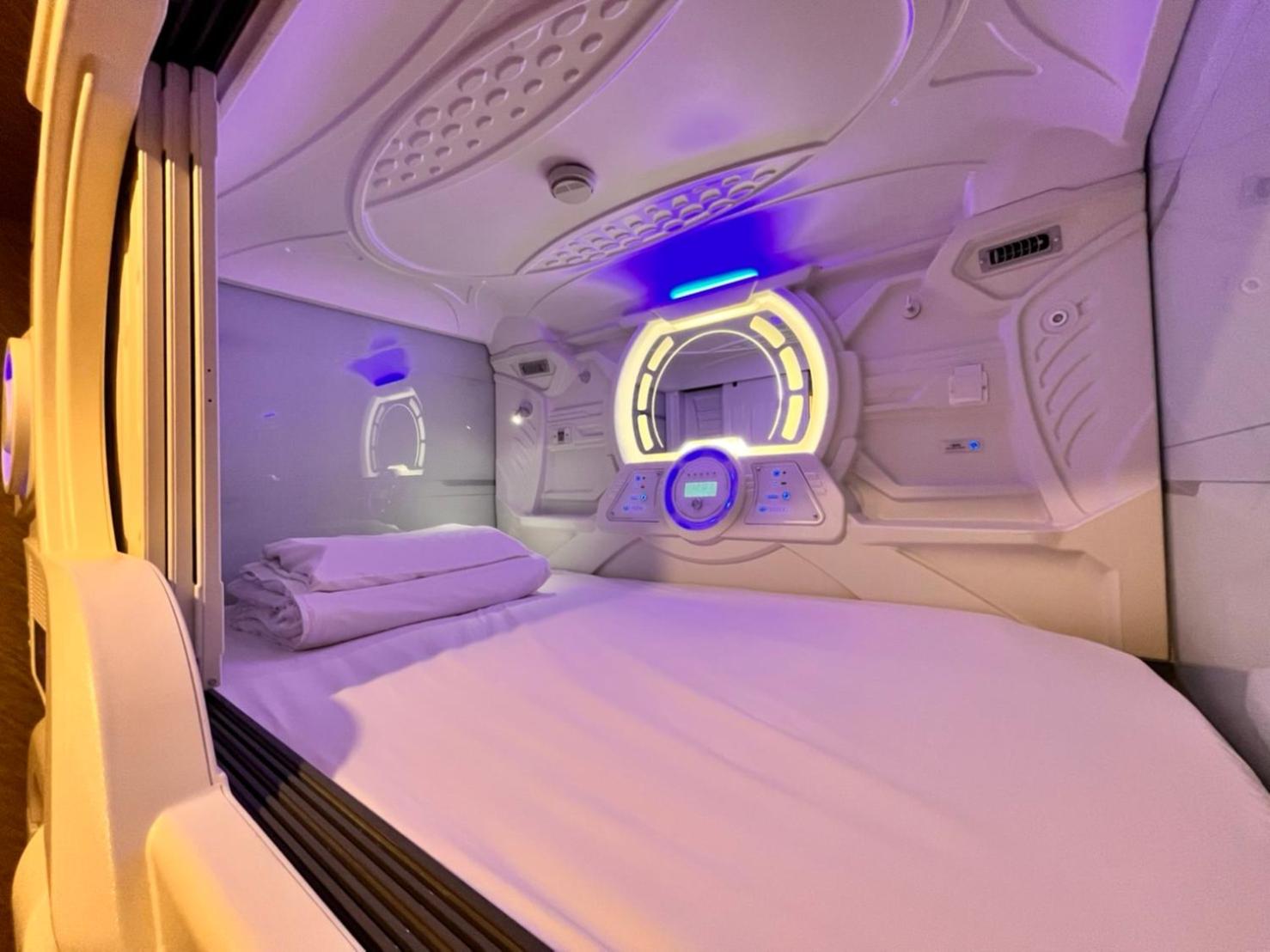 2capsule beds in dormitory room - no parking