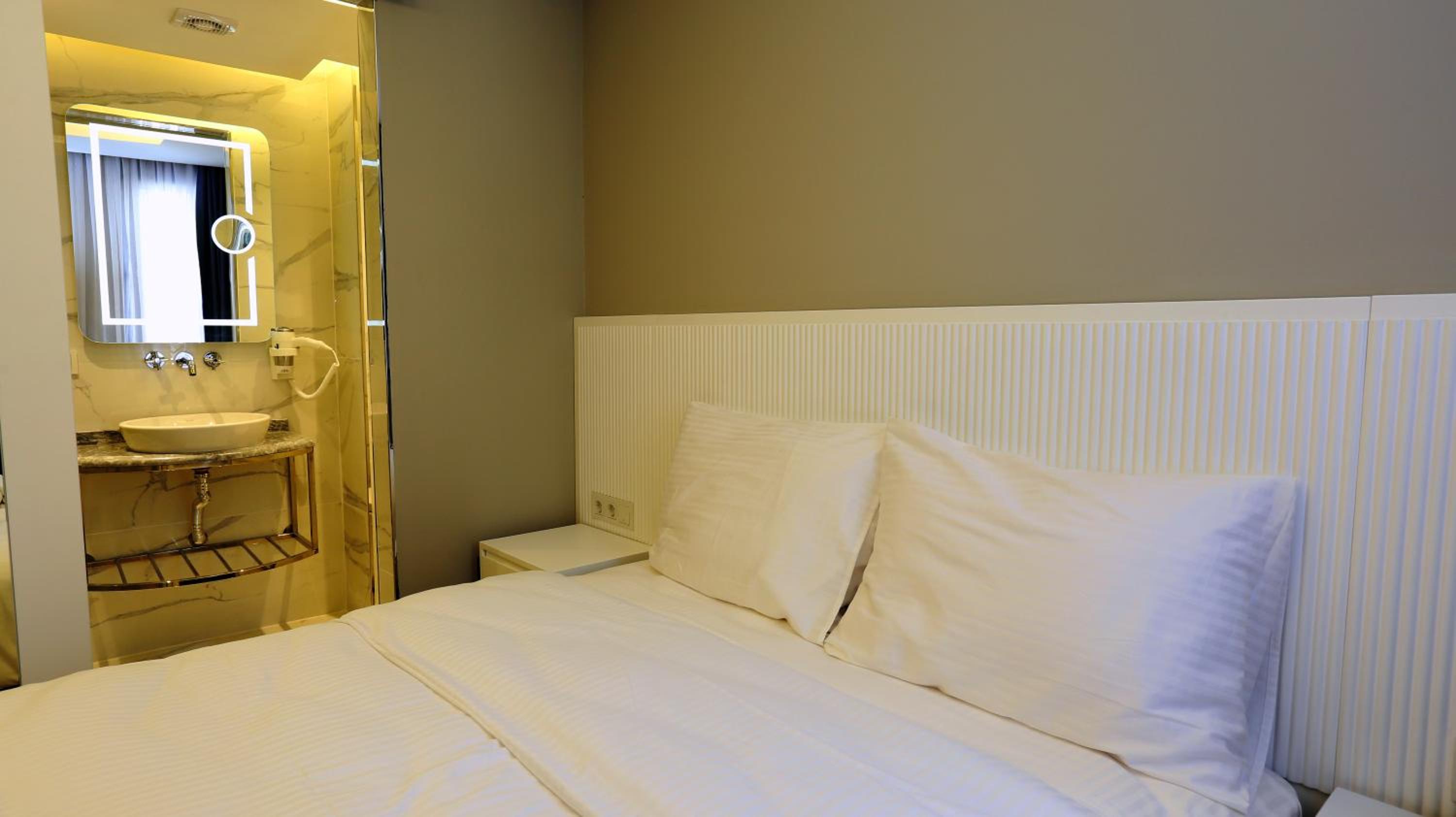 Standard Double Room photo 2