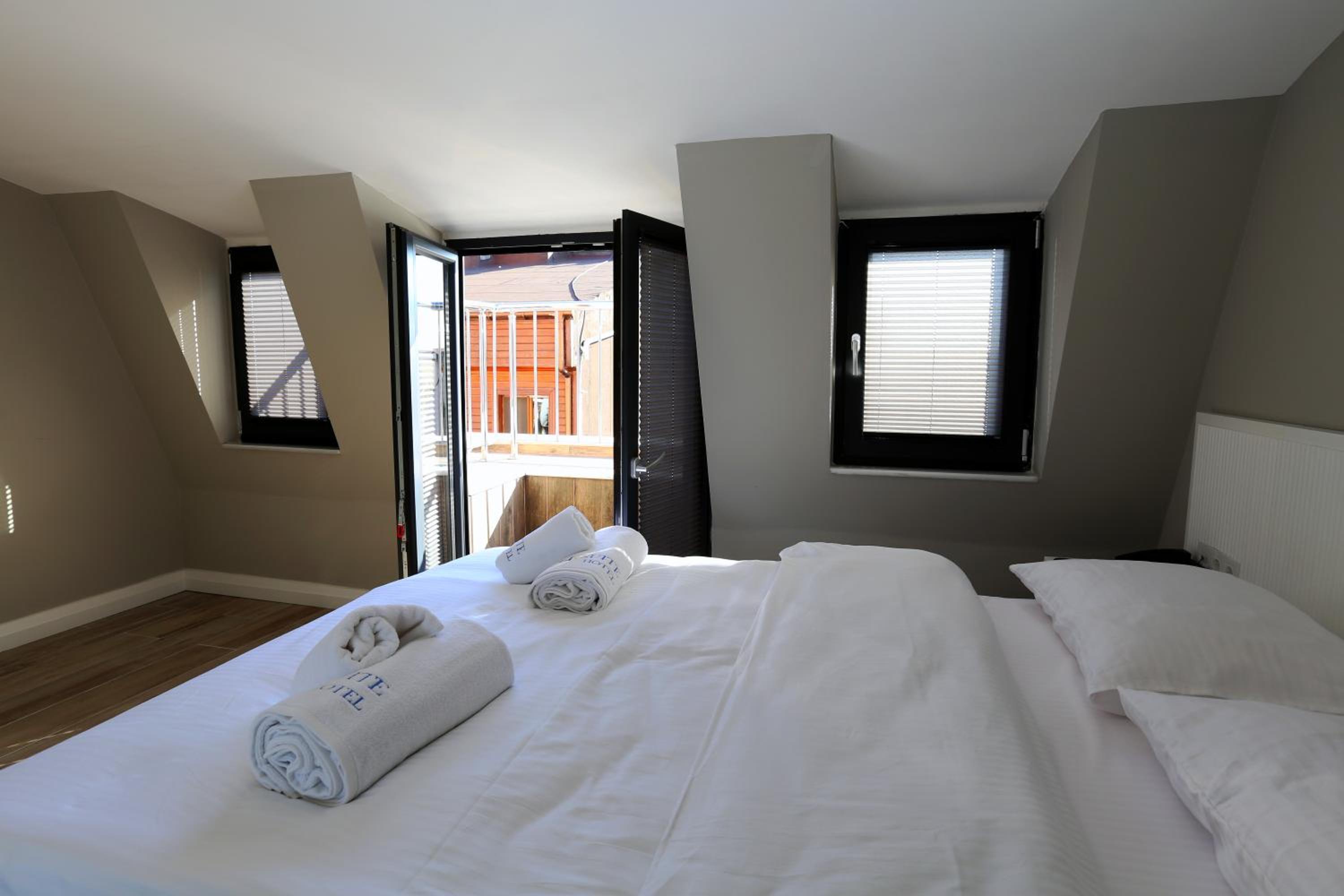 Double Room with Balcony photo 2