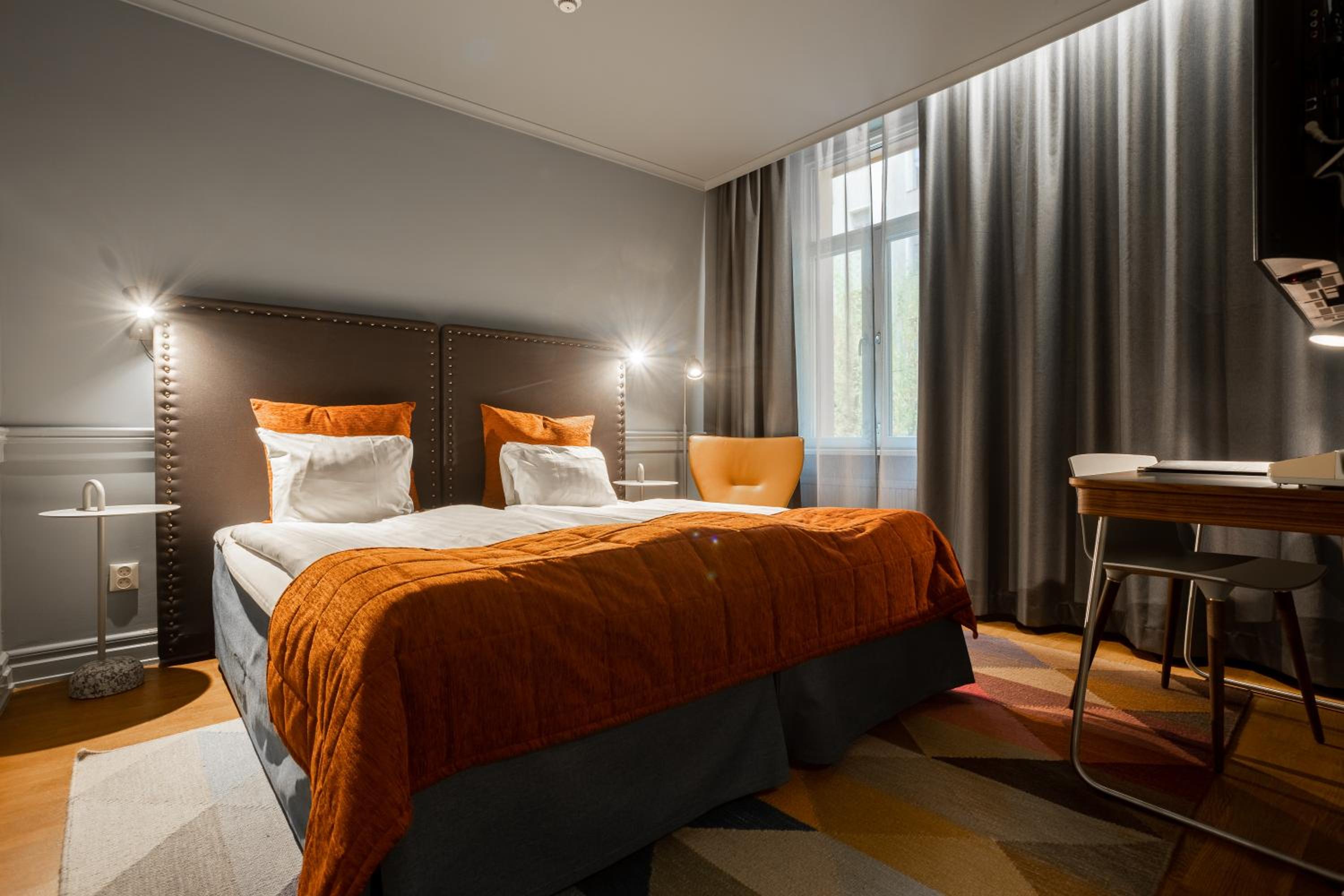 Standard Twin Room - Photo 17