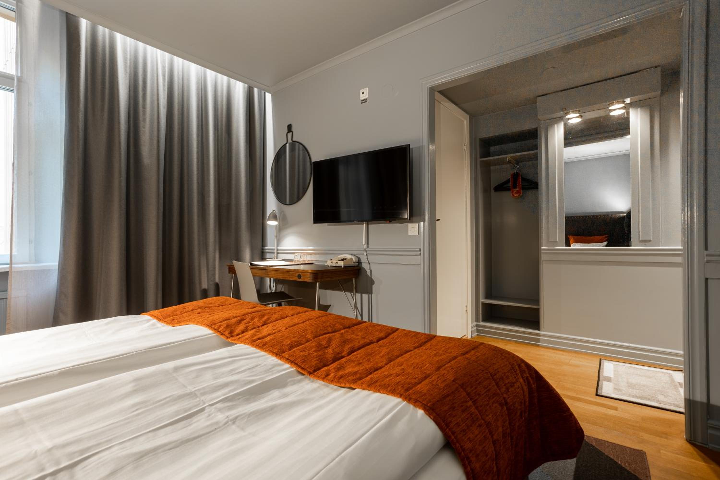 Standard Twin Room - Photo 7