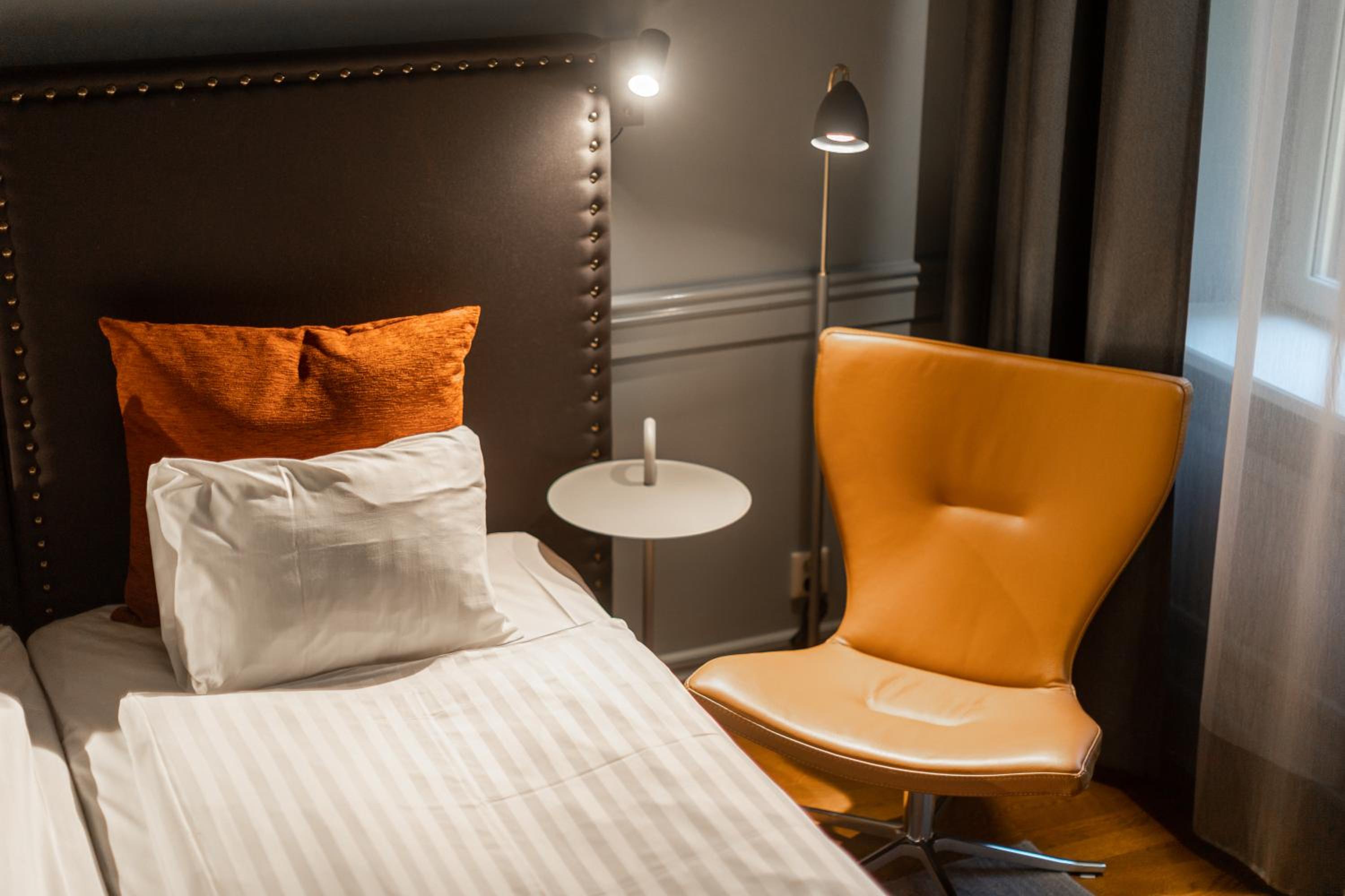 Standard Twin Room - Photo 12