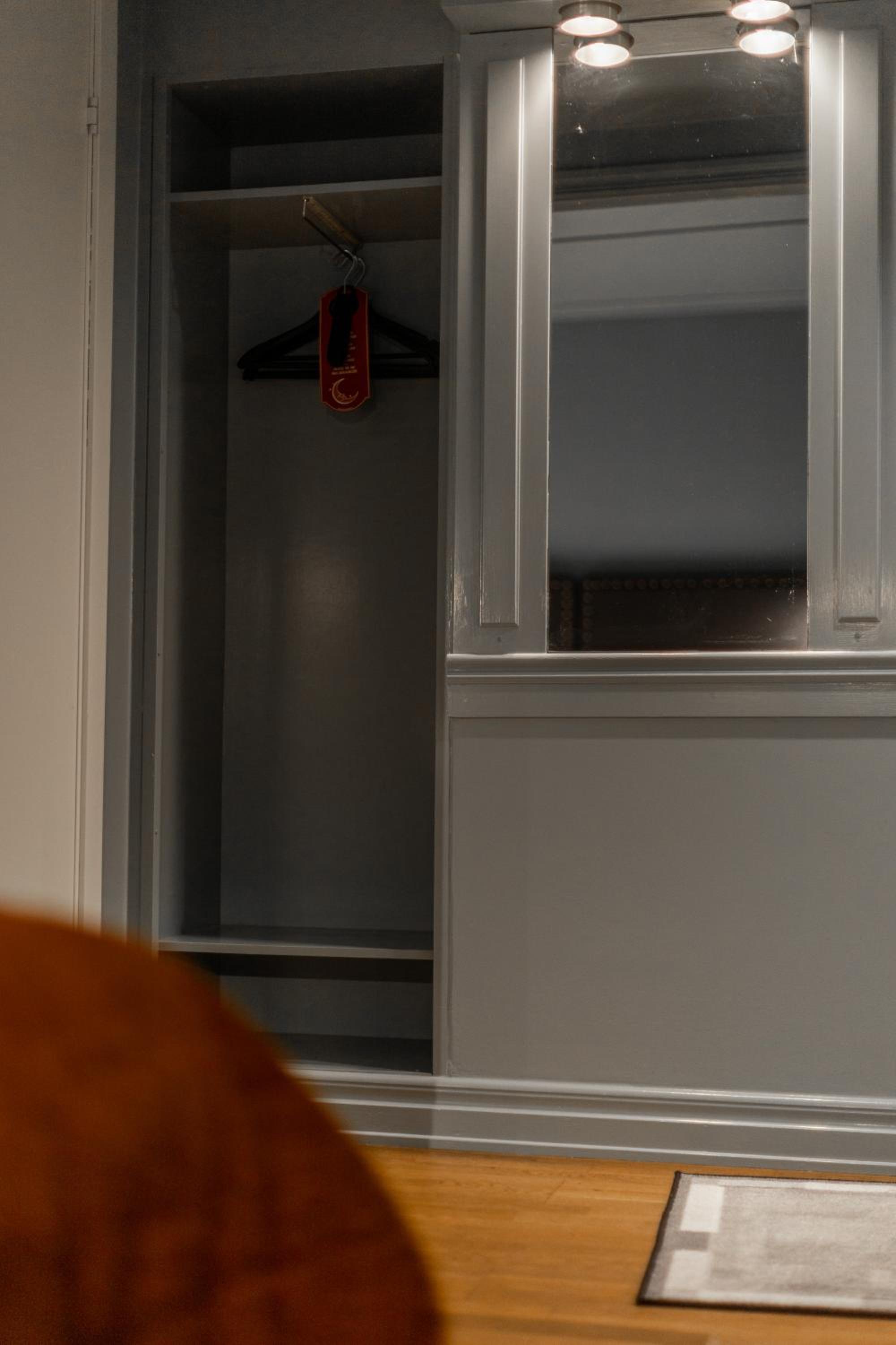 Standard Twin Room - Photo 21