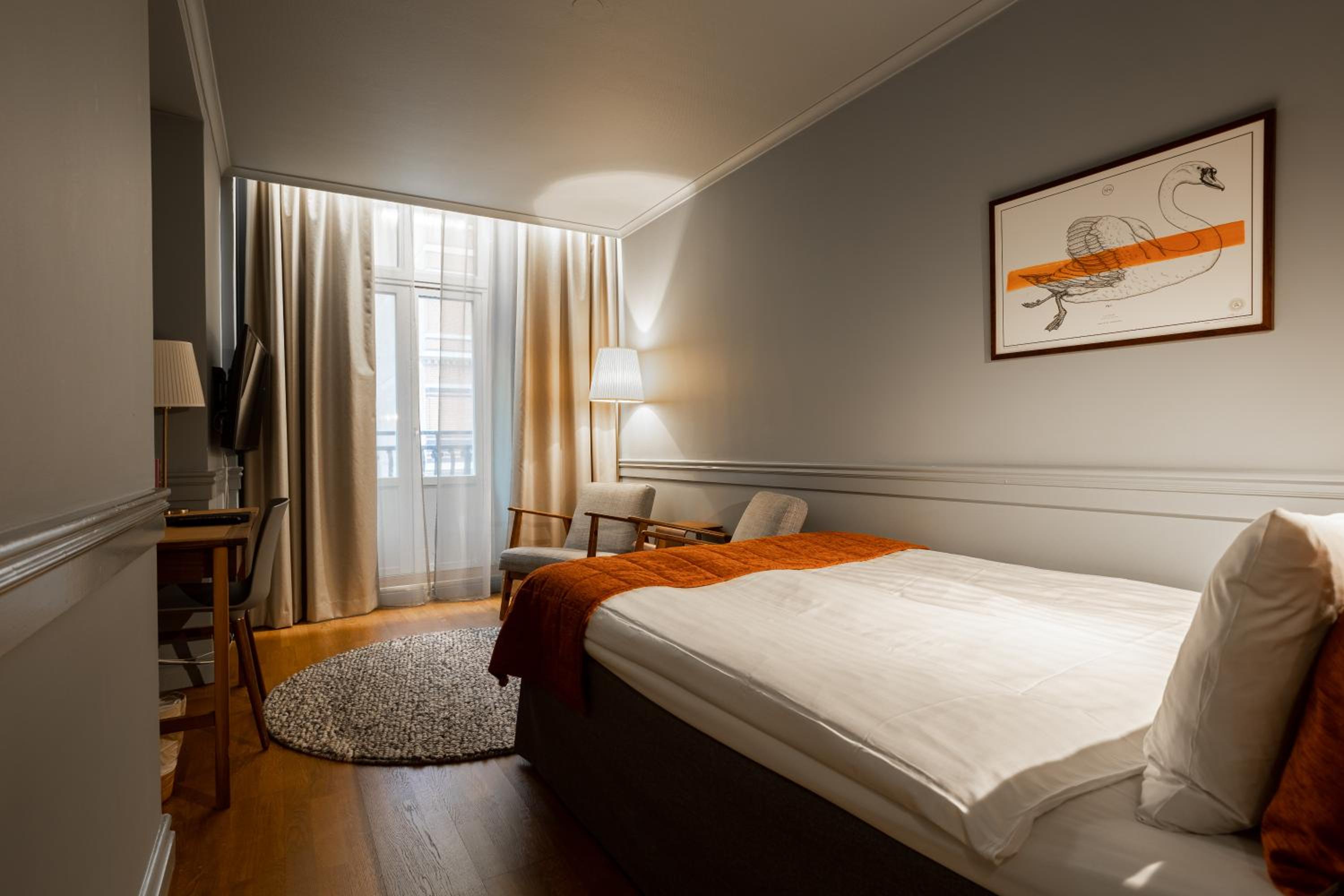 Economy Double Room (55 in bed) - Photo 14