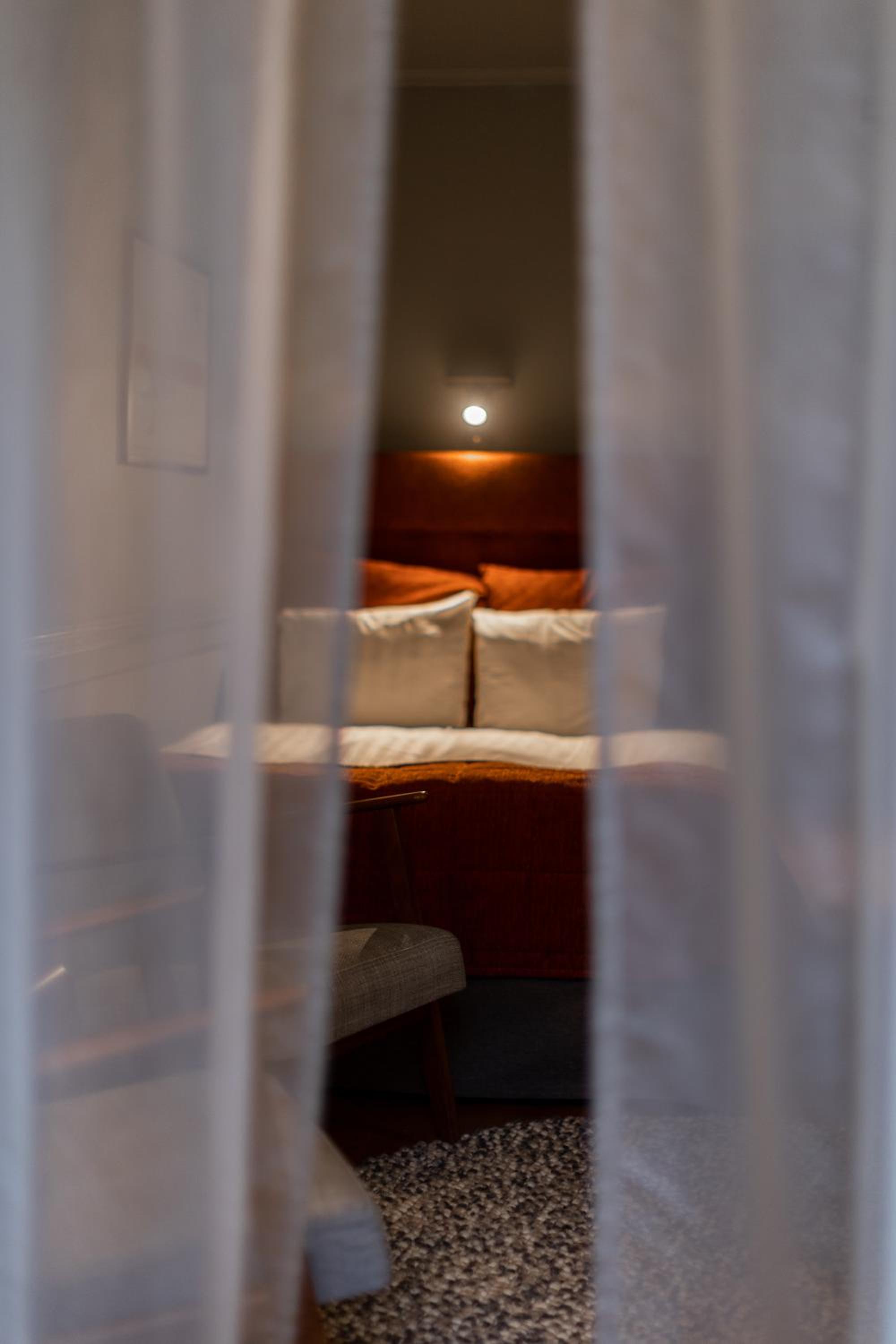 Economy Double Room (55 in bed) - Photo 13