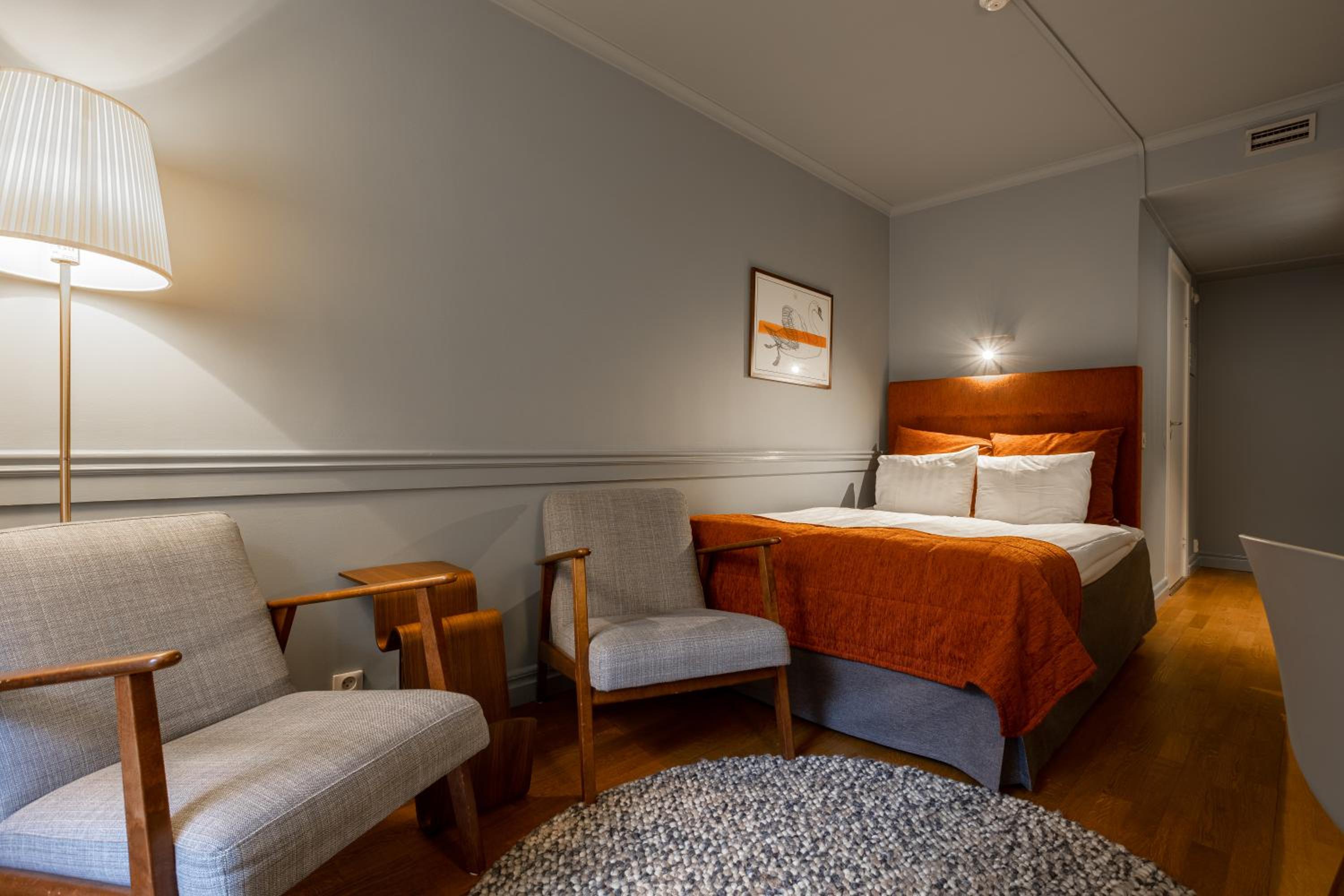 Economy Double Room (55 in bed) - Photo 24
