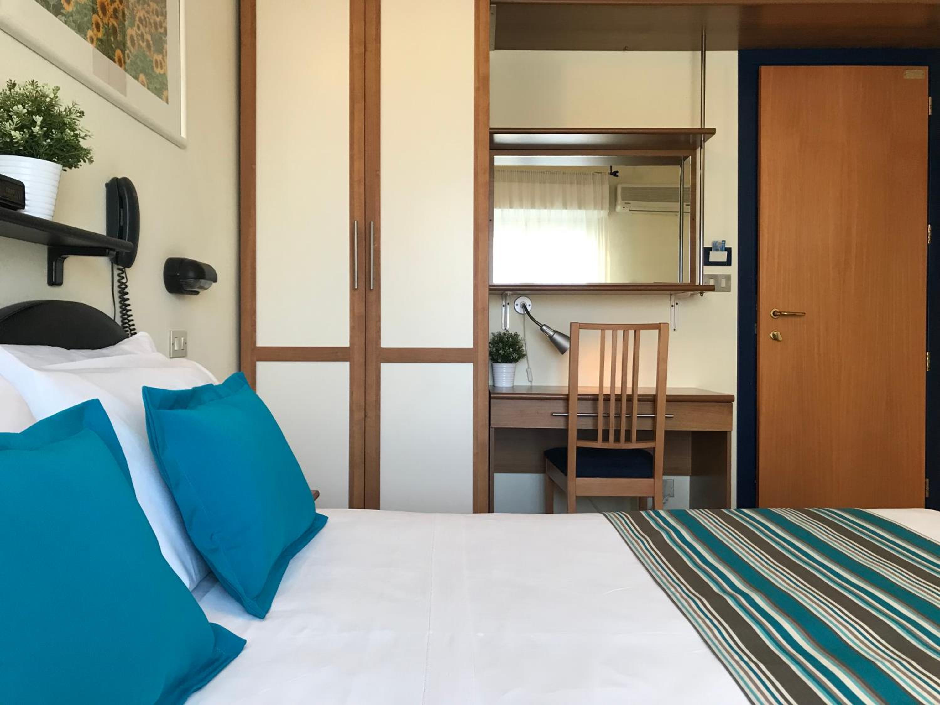Double or Twin Room - Photo 6