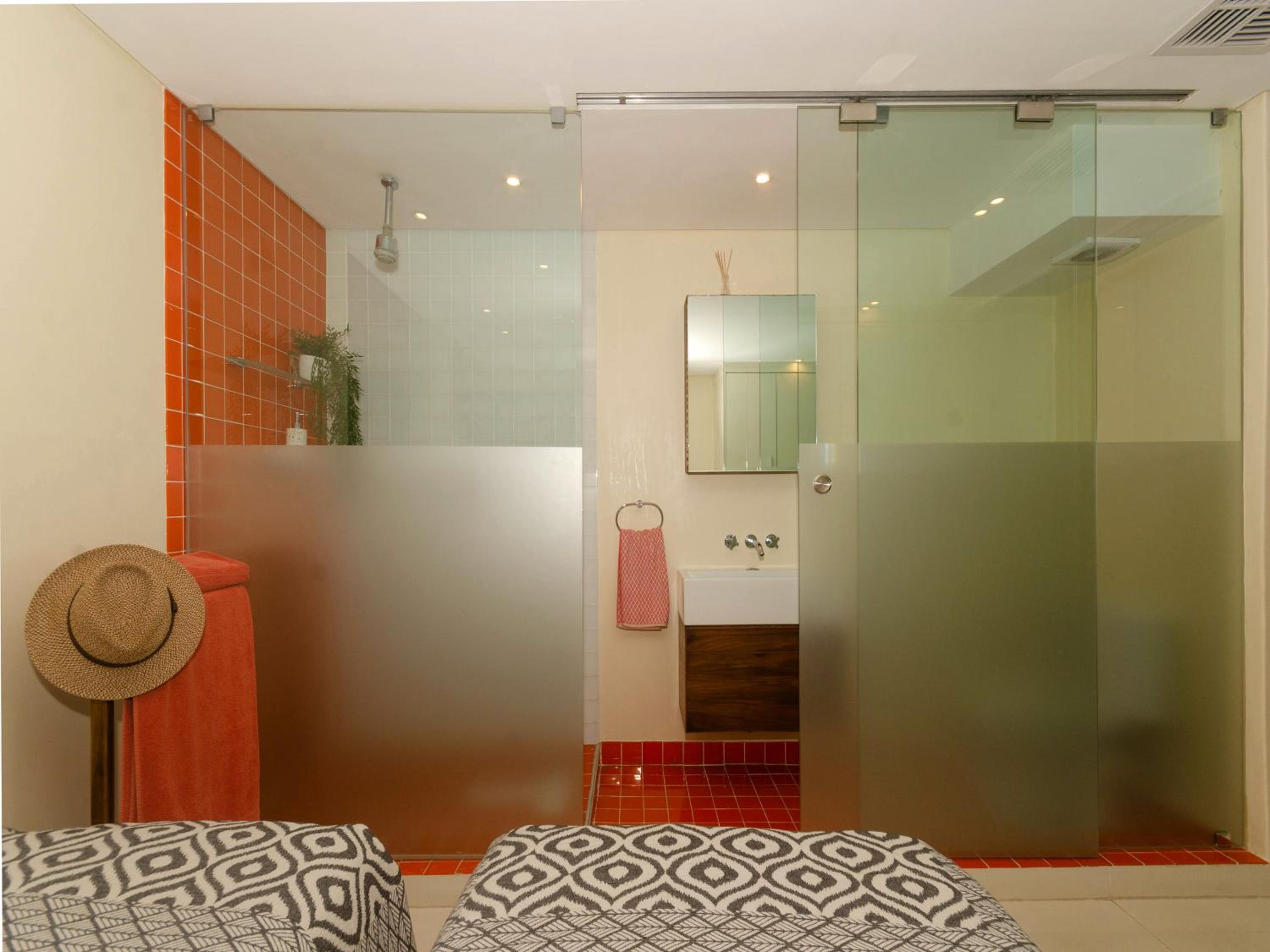 Three-Bedroom Apartment - Split Level - Photo 4