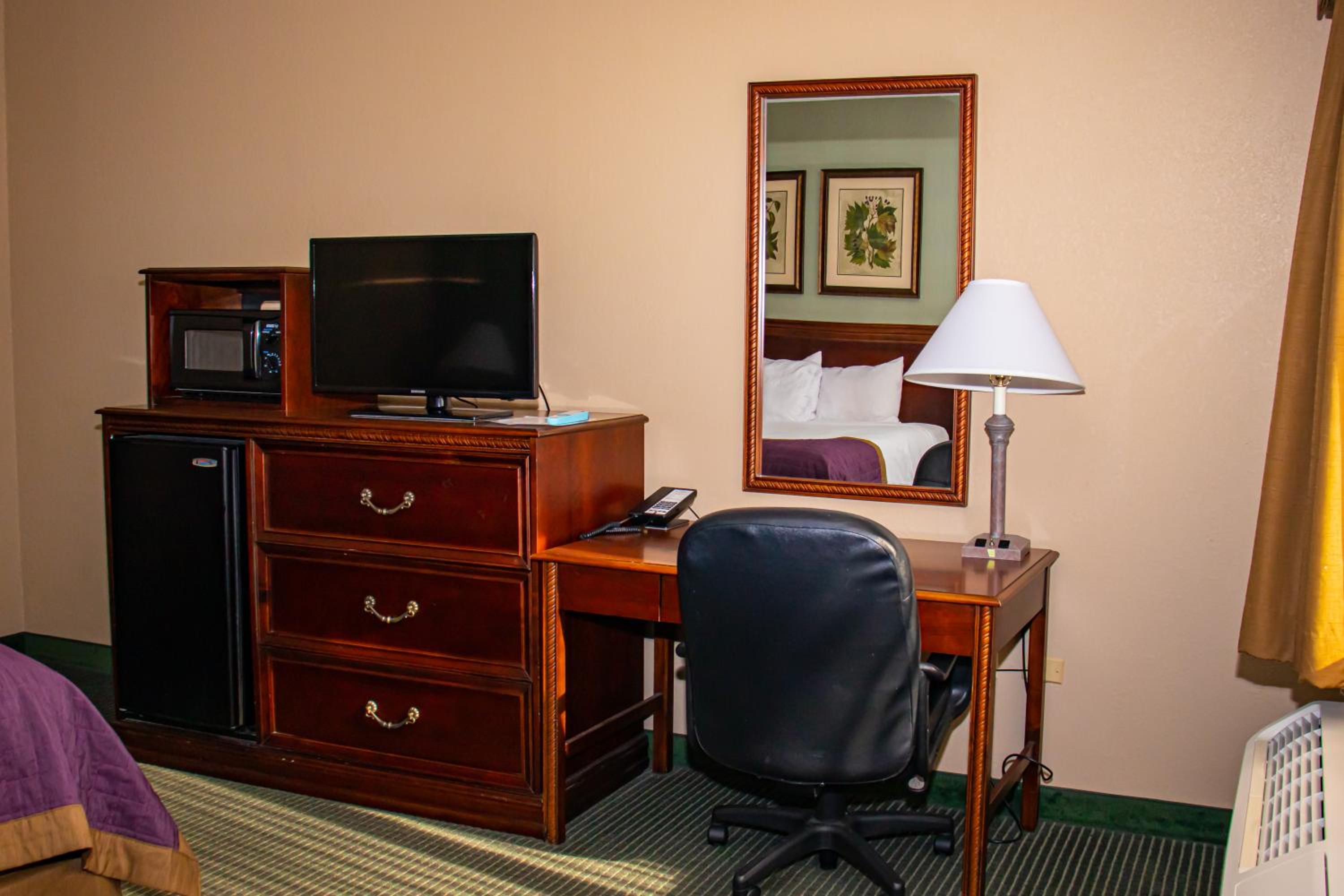King Room - Non-Smoking - Photo 5