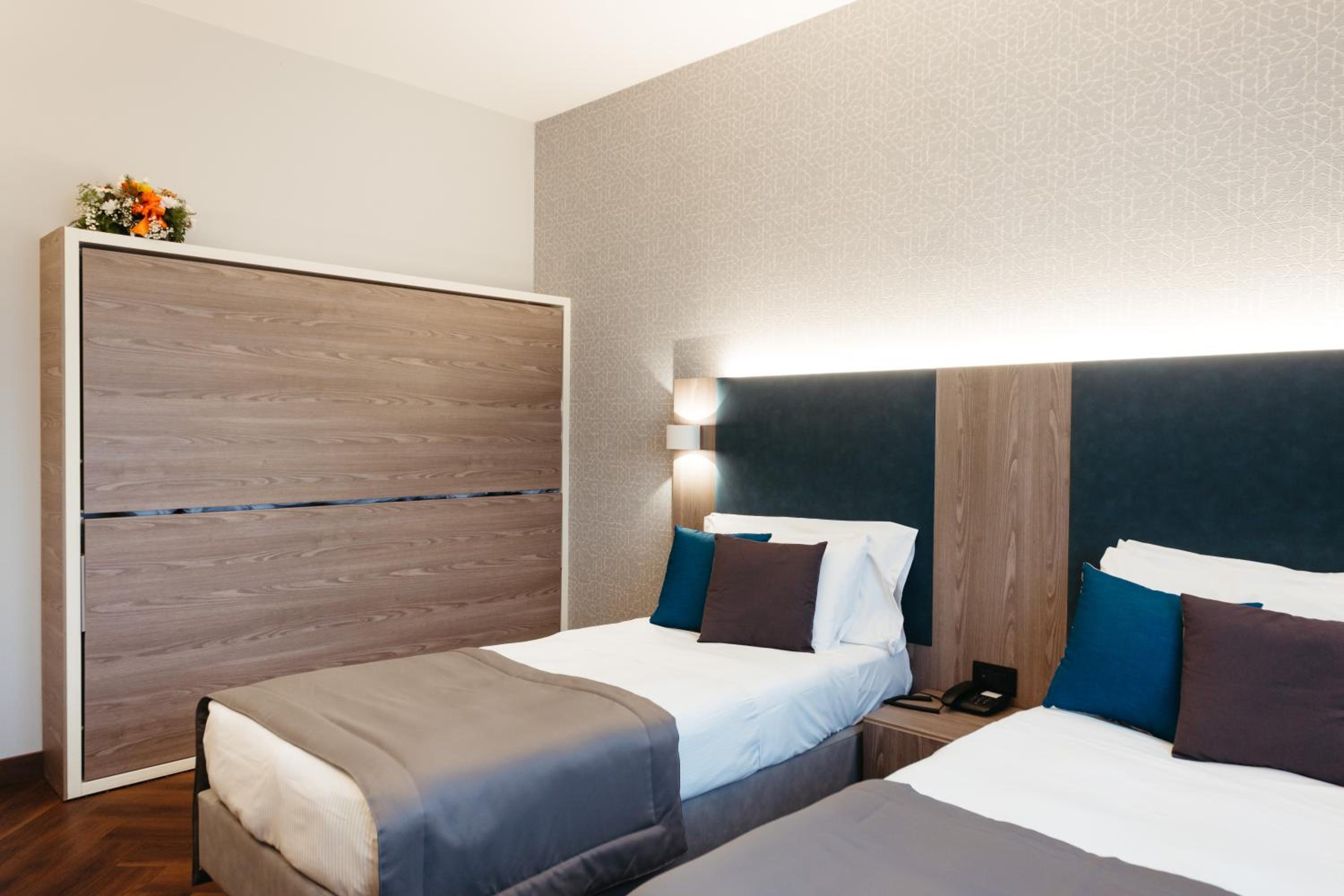 Twin Room - Photo 5