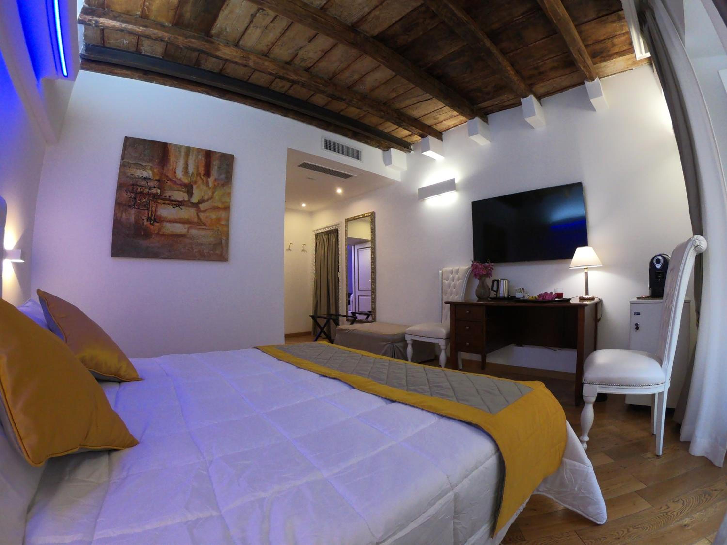Luxury Triple Room photo 2