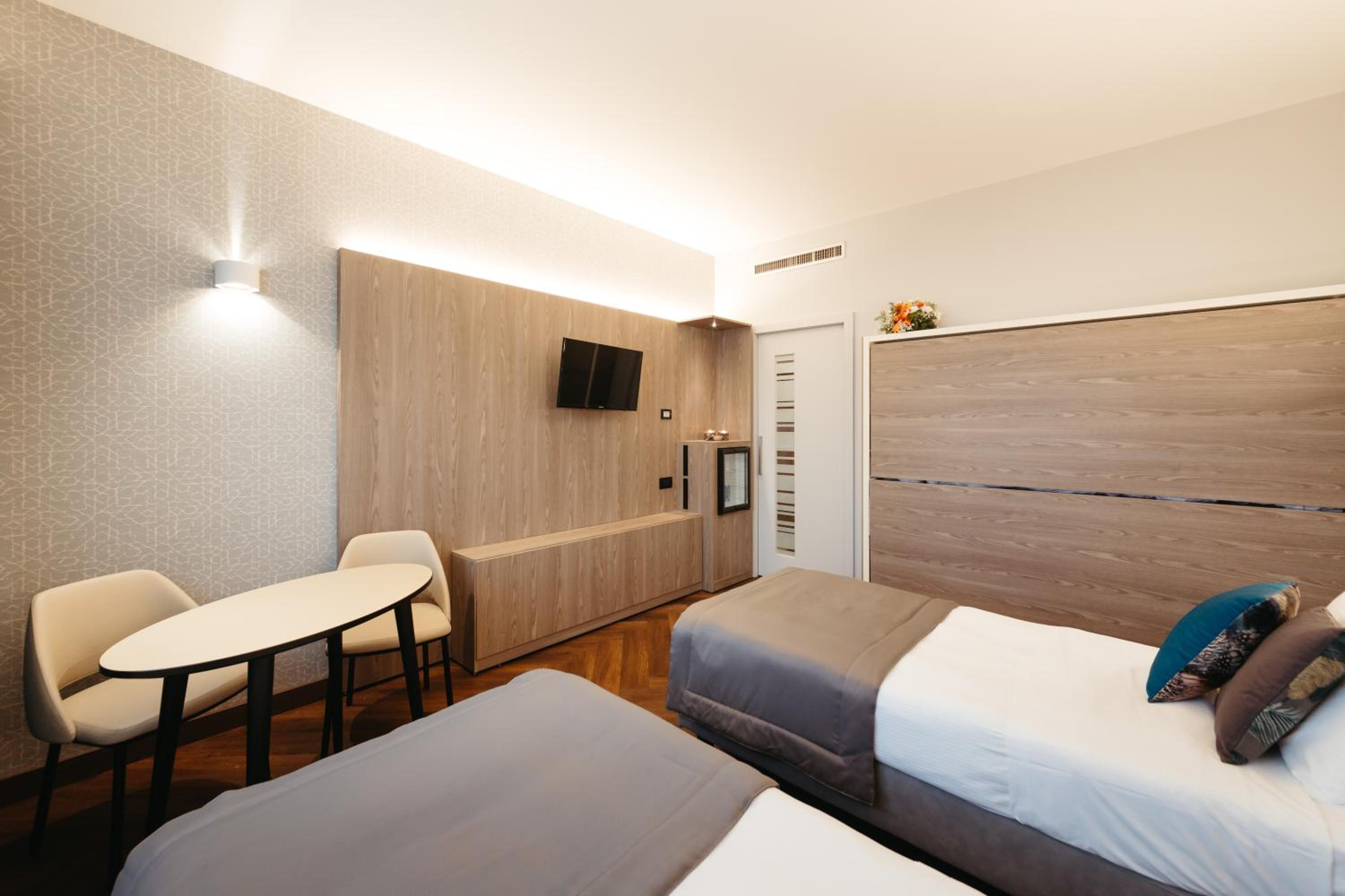 Twin Room - Photo 4