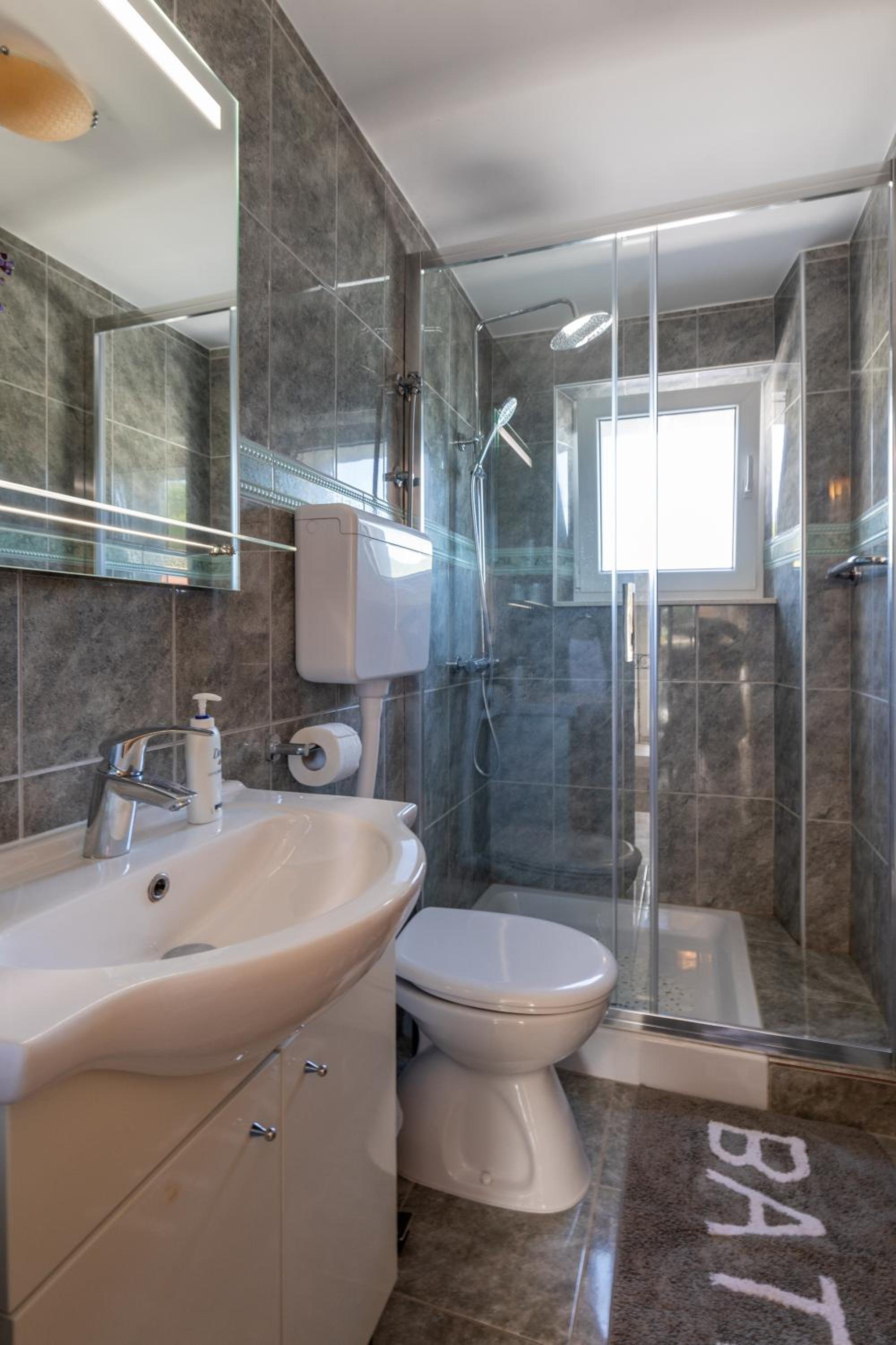 Duplex Two-Bedroom Holiday Home with Terrace and Sea View photo 2