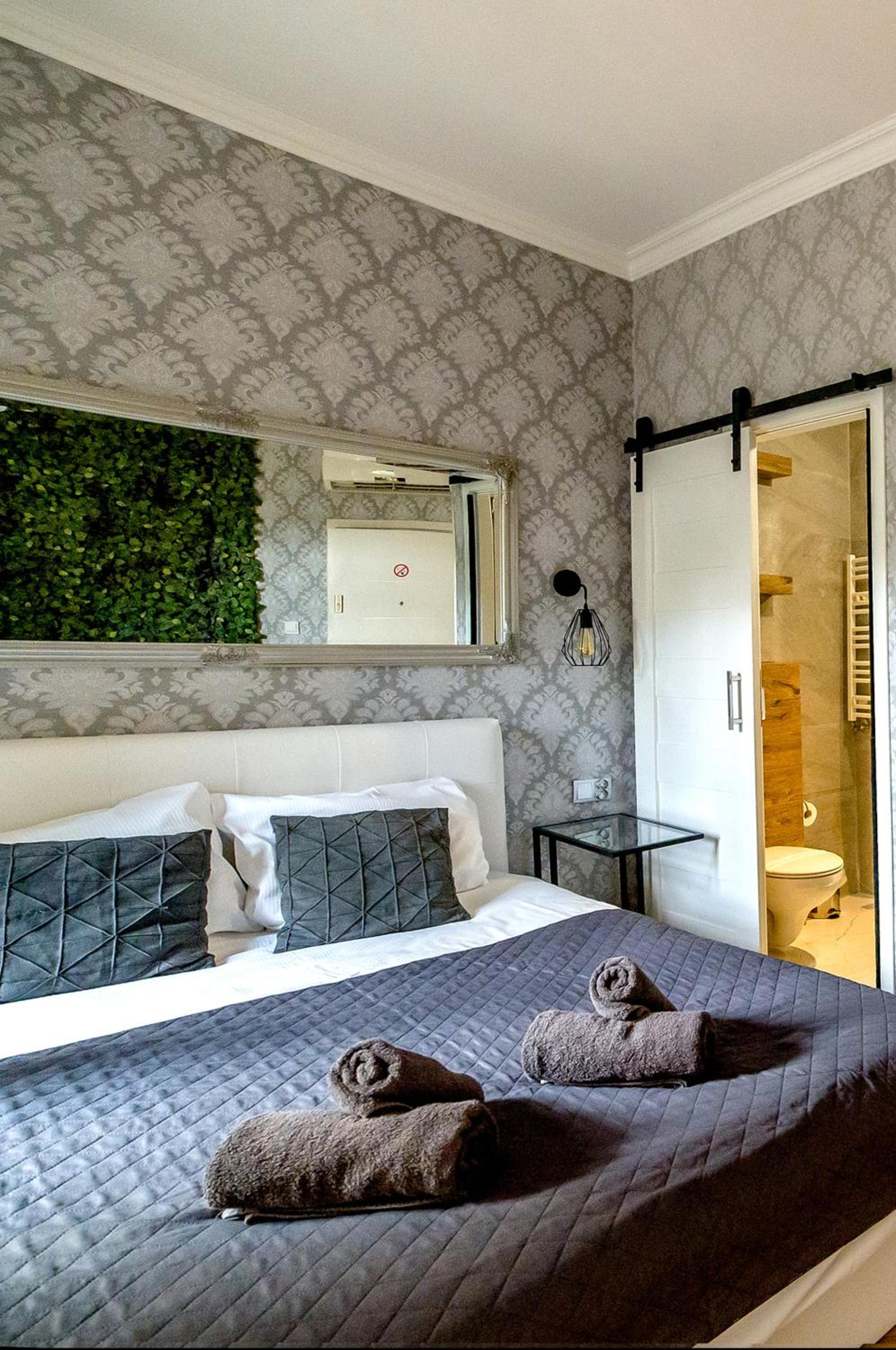 Studio Apartment with Balcony and Jacuzzi - Photo 6