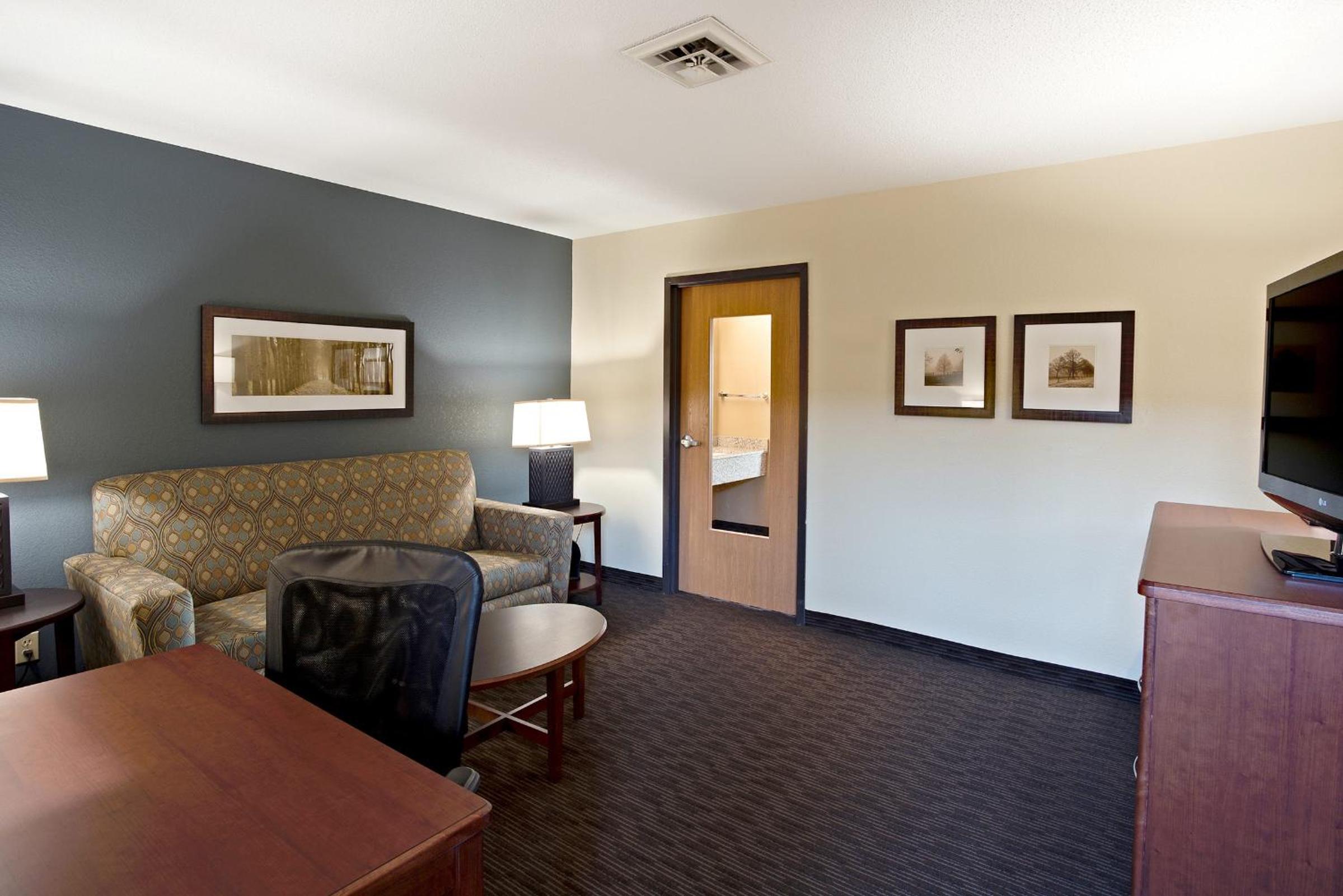 One-Bedroom King Suite - Non-Smoking - Photo 2