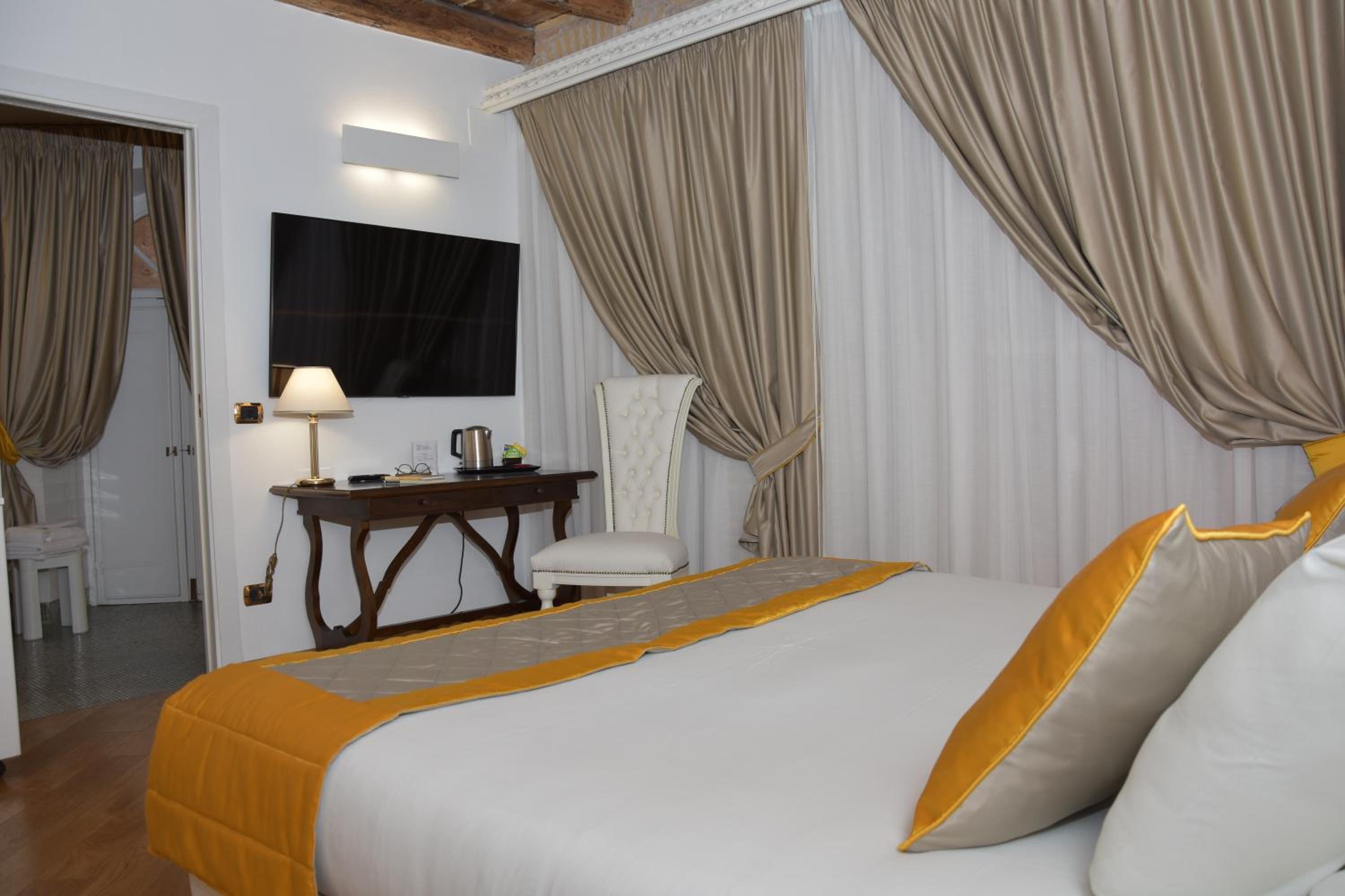 Superior Quadruple Room photo 3