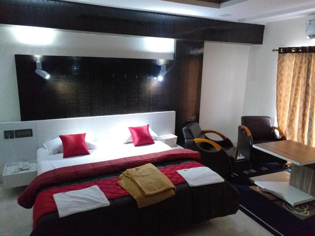 Deluxe Double or Twin Room with Balcony - Photo 1